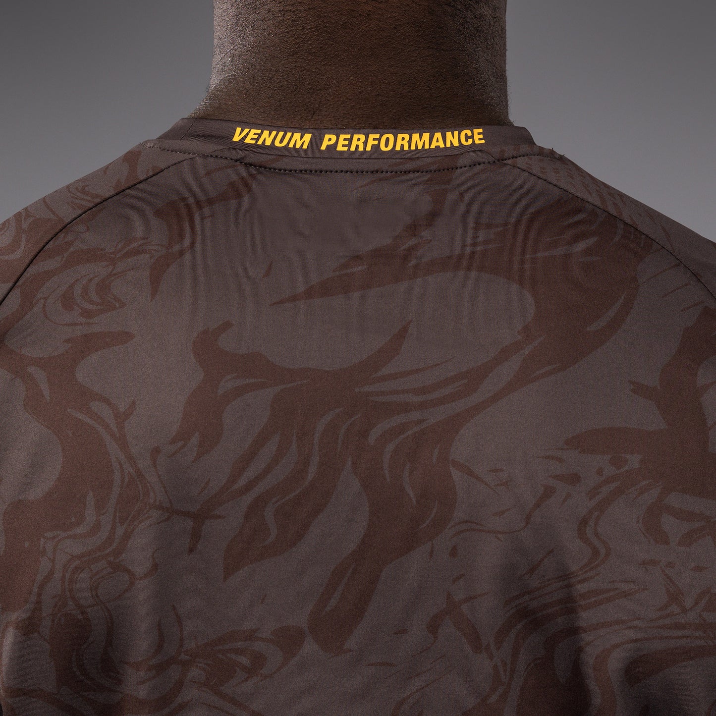 UFC Fusion by Venum Fight Week ドライテックTシャツ（男性用） - アーセンブラウン