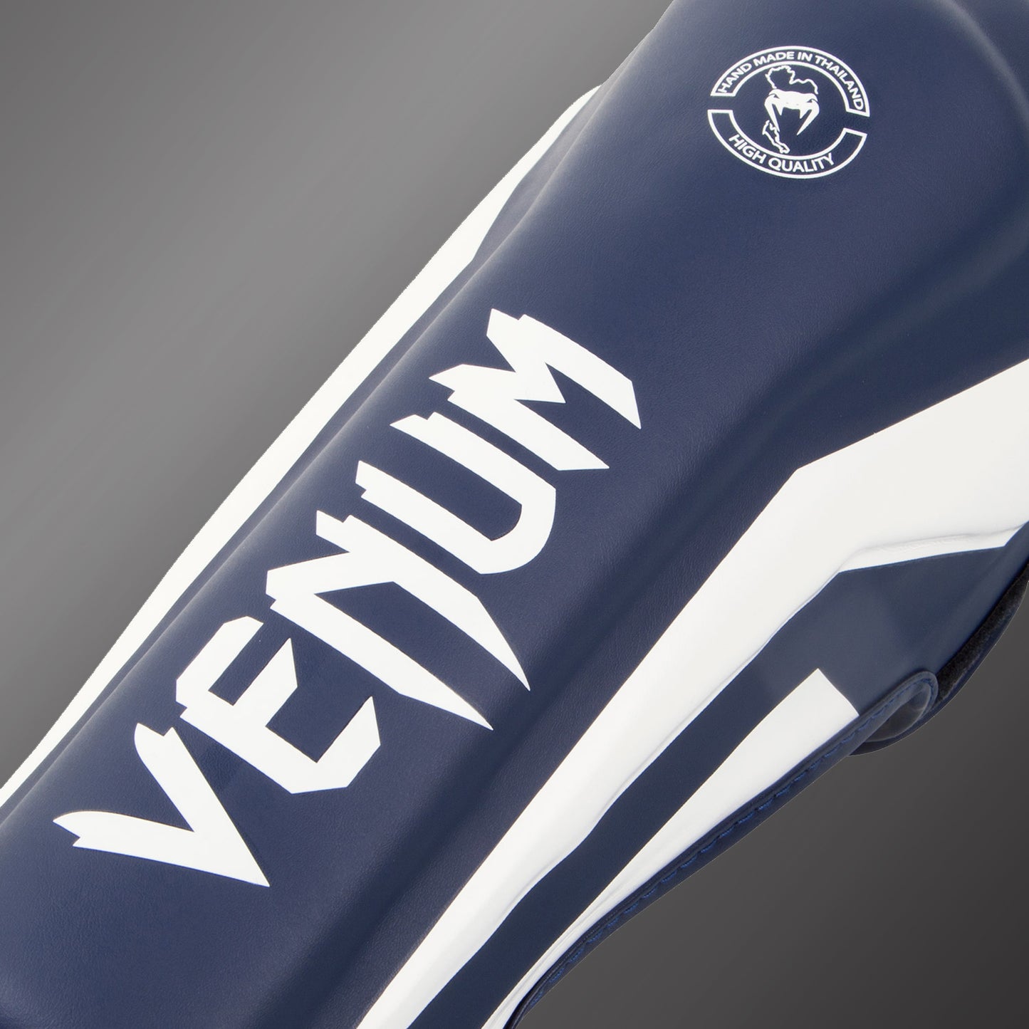 Venum Elite Standup シンガード：ホワイト／ネイビーブルー