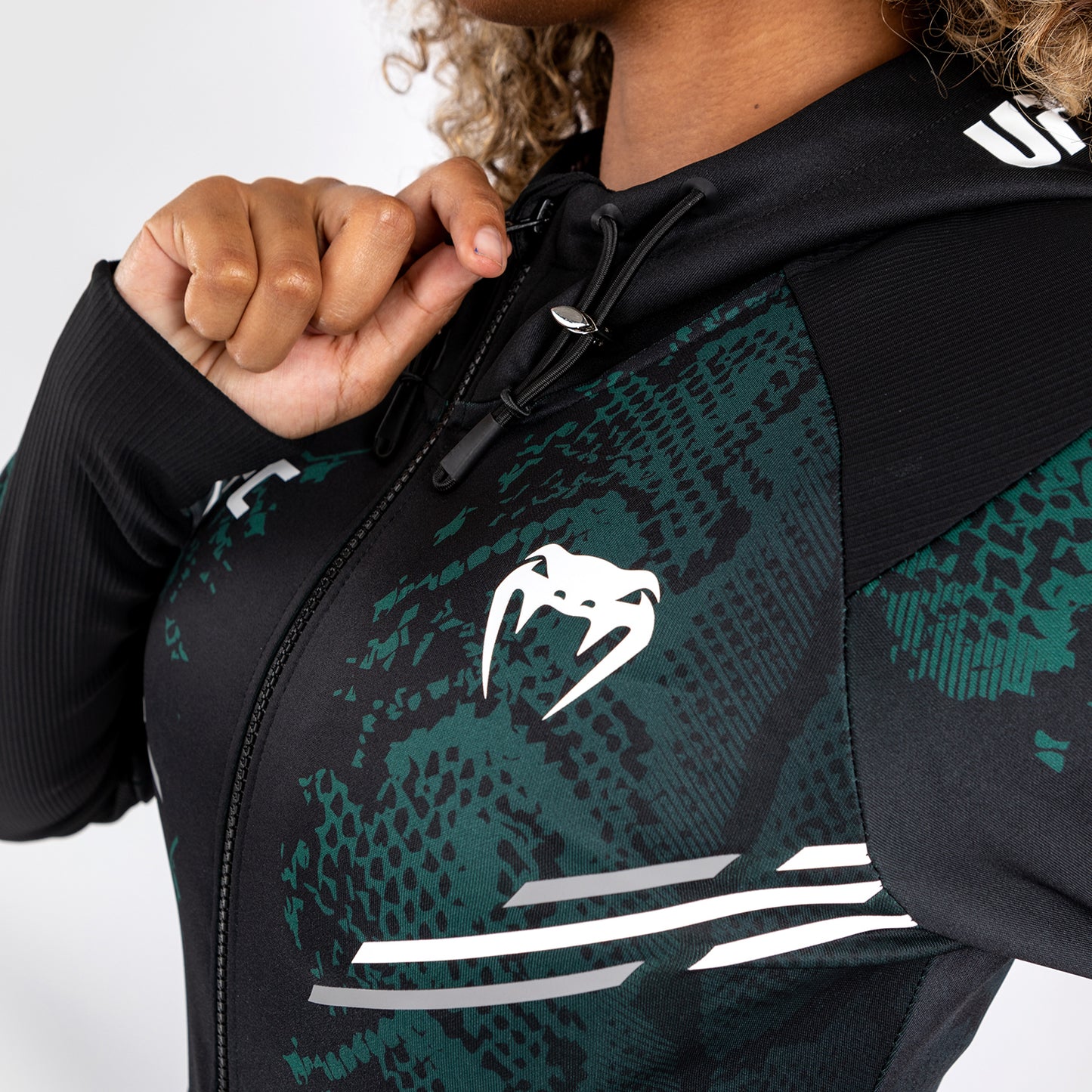 UFC Adrenaline by Venum Authentic Fight Night ウィメンズ・ウォークアウト・フーディ - Emerald Edition - グリーン/ブラック