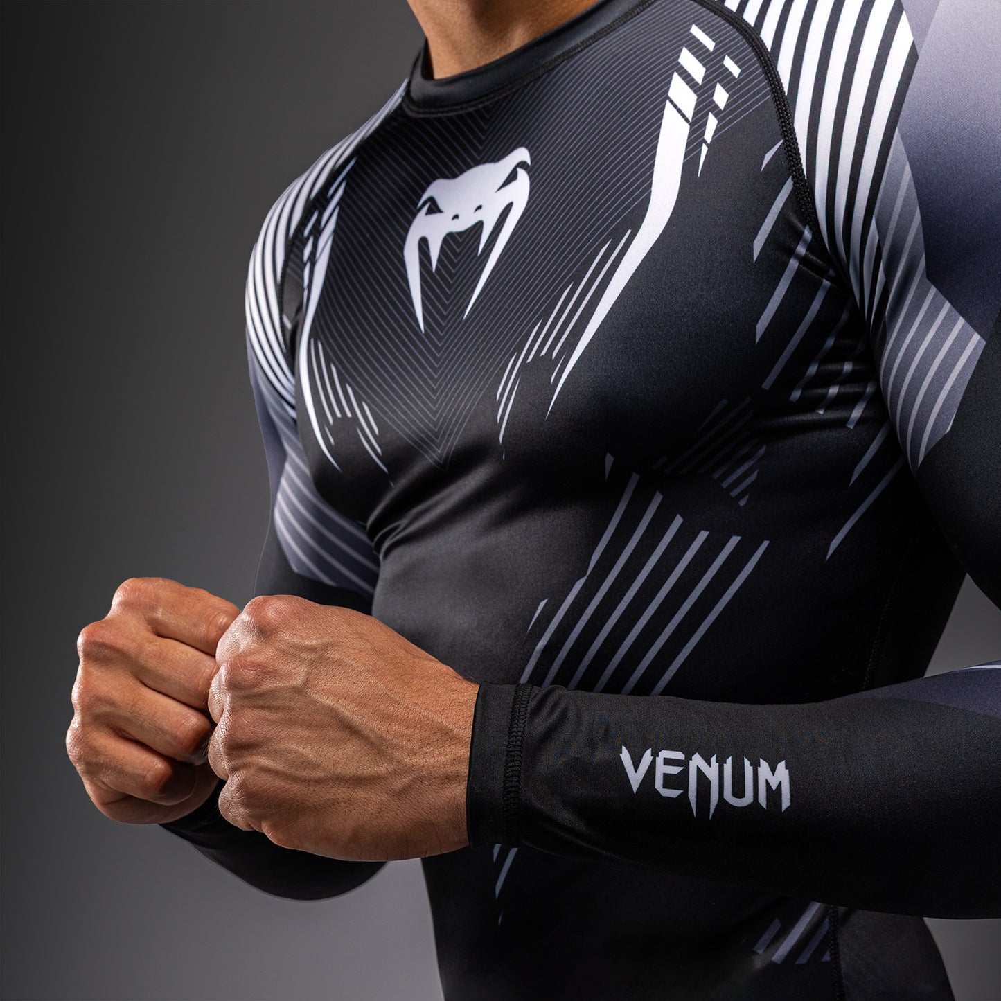 Venum No-Gi 6.0 長袖ラッシュガード ブラック/ホワイト