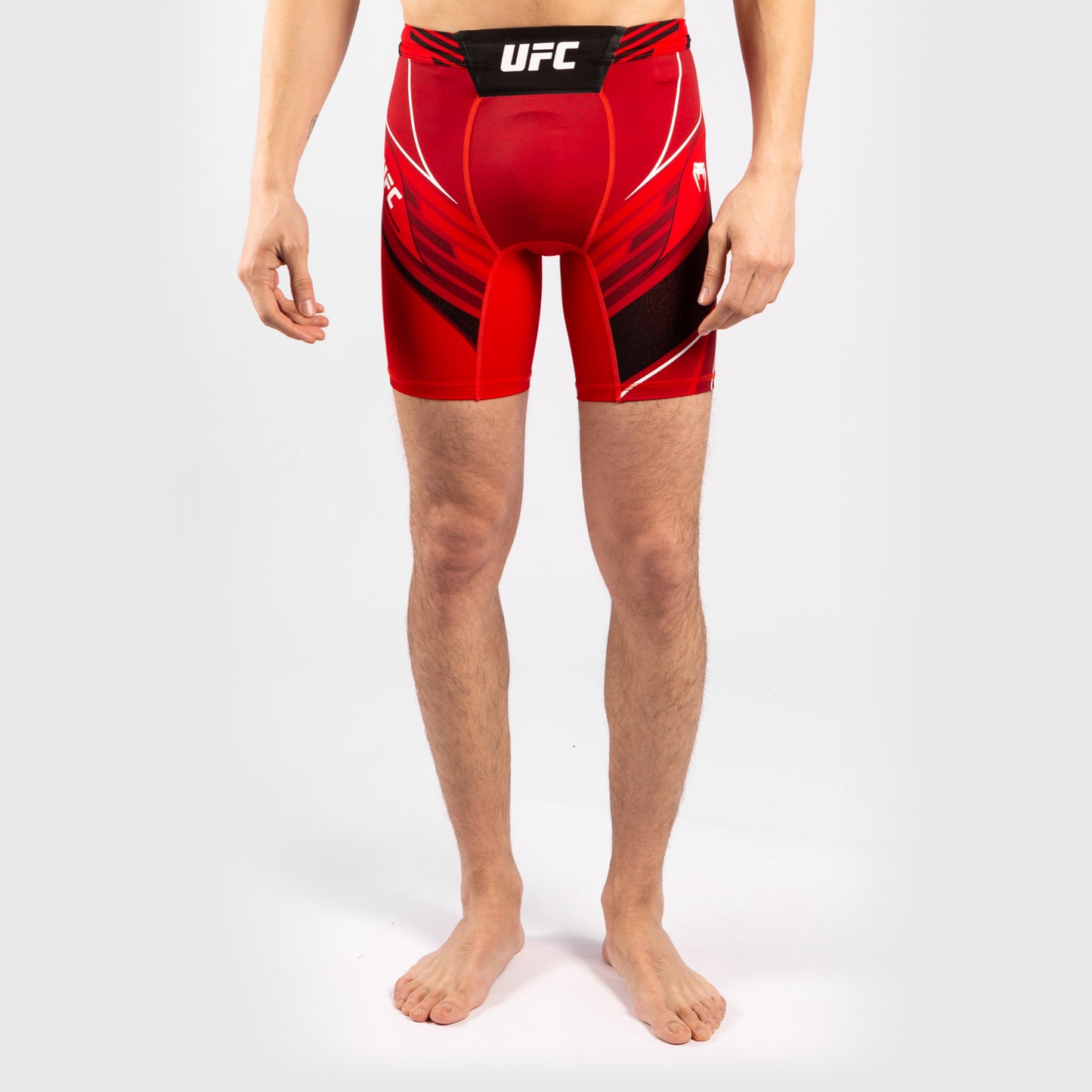 UFC VENUM本格的なファイトナイトメンズ バーリトゥードショート-ショートフィット -  赤