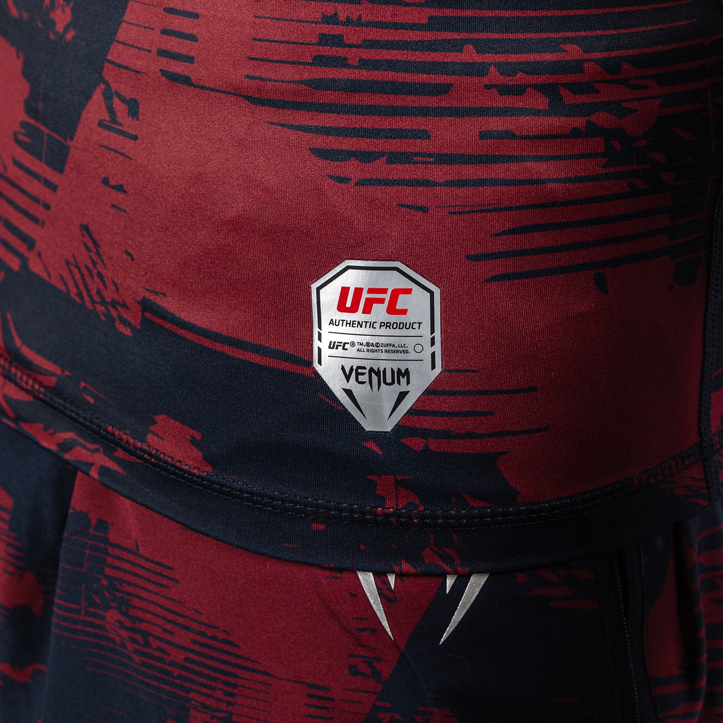 UFC Zenith by Venum Authentic Fight Week パフォーマンス半袖ラッシュガード メンズ - ネイビーブルー/バーガンディ/シルバー