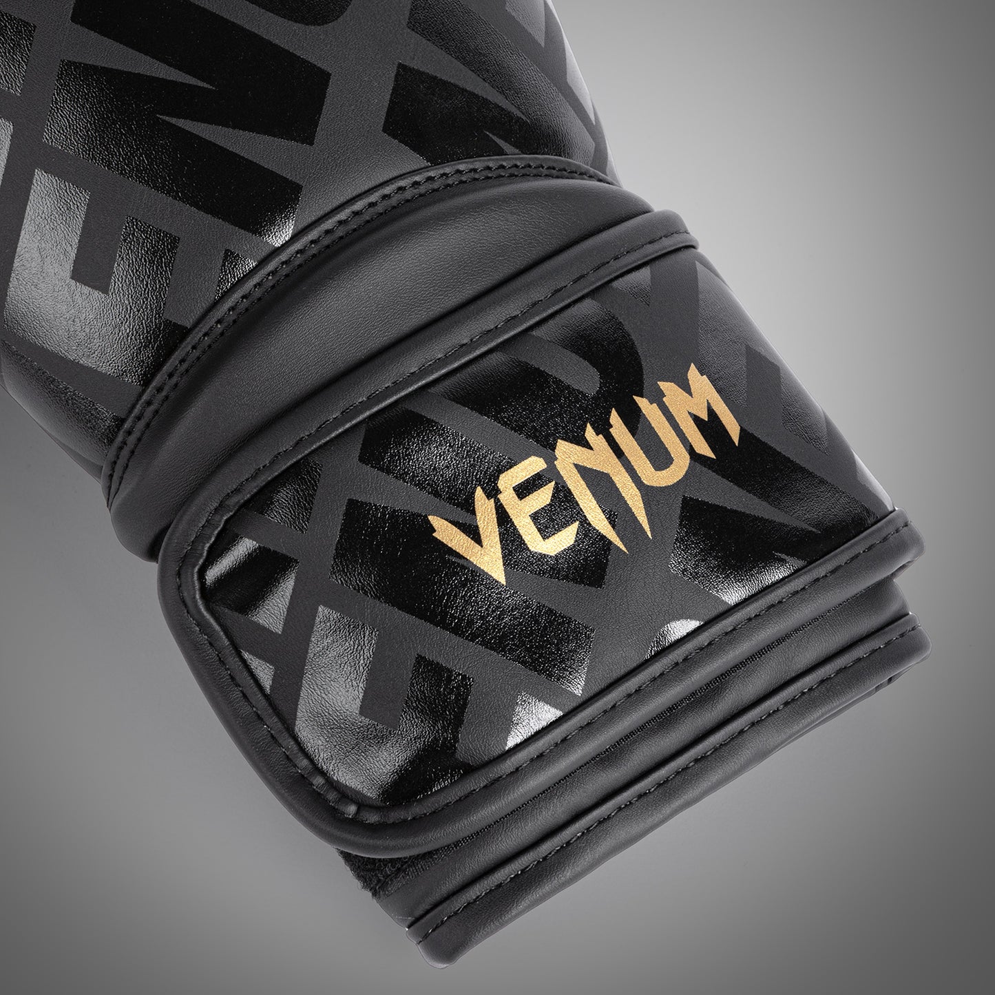Venum Contender 1.5 XT ボクシンググローブ - ブラック/ゴールド
