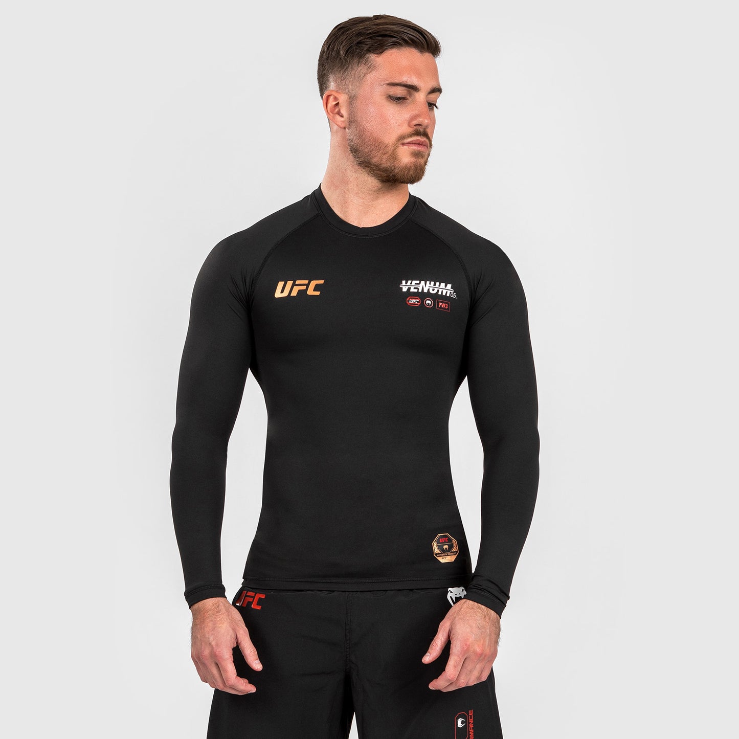 UFC Adrenaline by Venum Fight Week メンズ・パフォーマンス・ロングスリーブ・ラッシュガード - ブラック