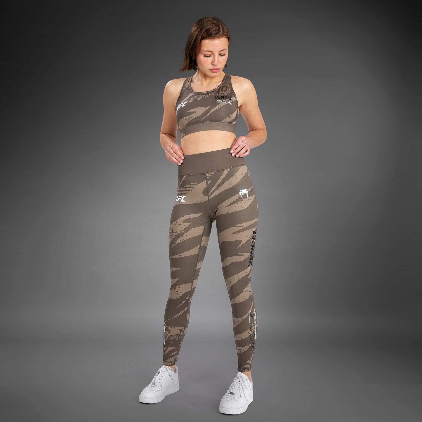 UFC Adrenaline By Venum Fight Week - 女性用パフォーマンスタイツ - Desert Camo