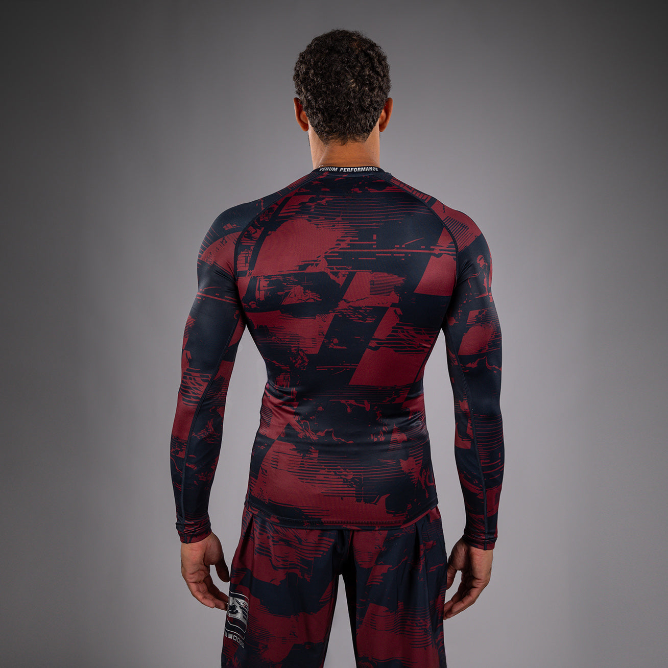 UFC Zenith by Venum Authentic Fight Week パフォーマンス長袖ラッシュガード メンズ - ネイビーブルー/バーガンディ/シルバー