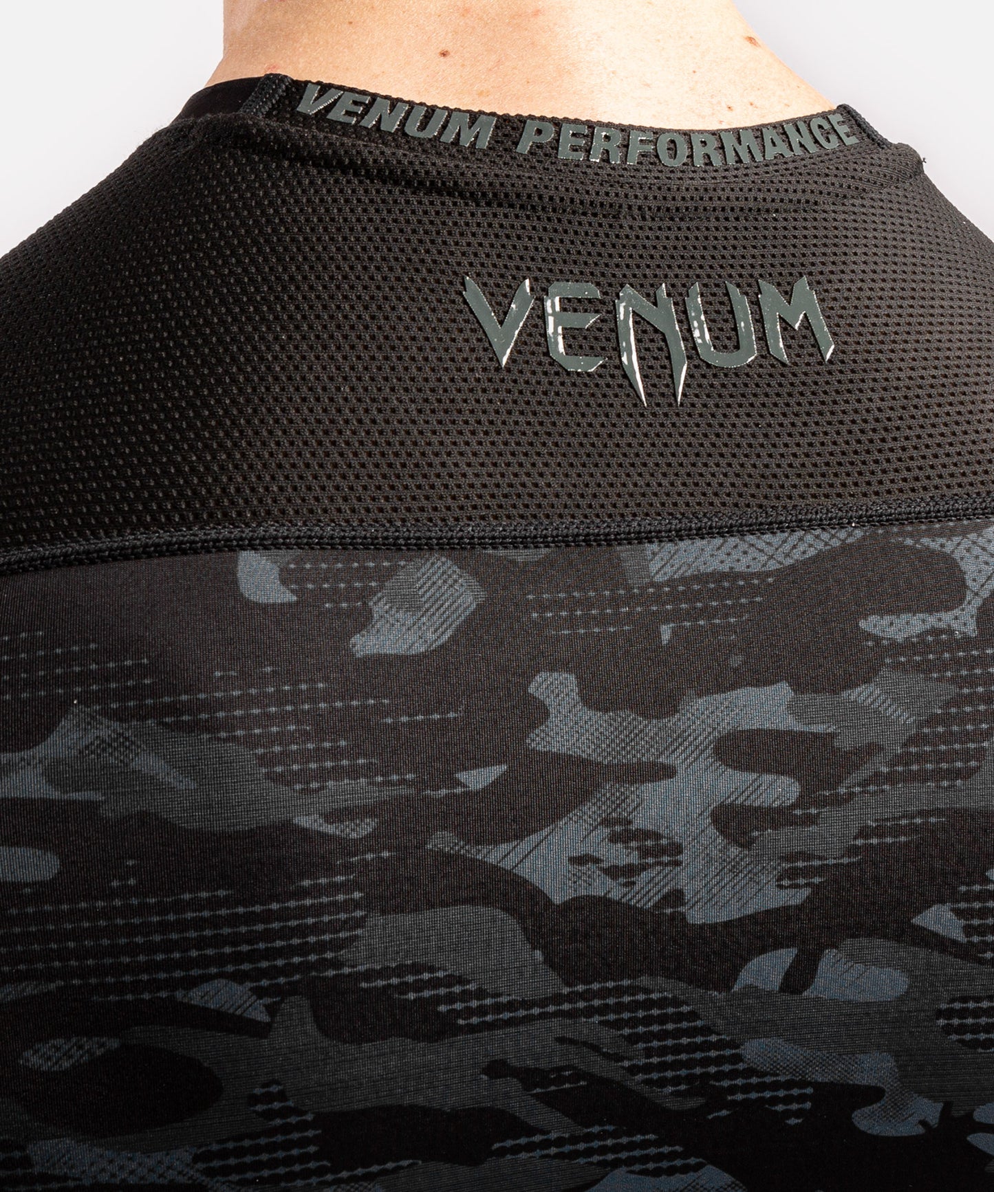 Venum Defender ラッシュガード - 長袖 - ダーク・カモ
