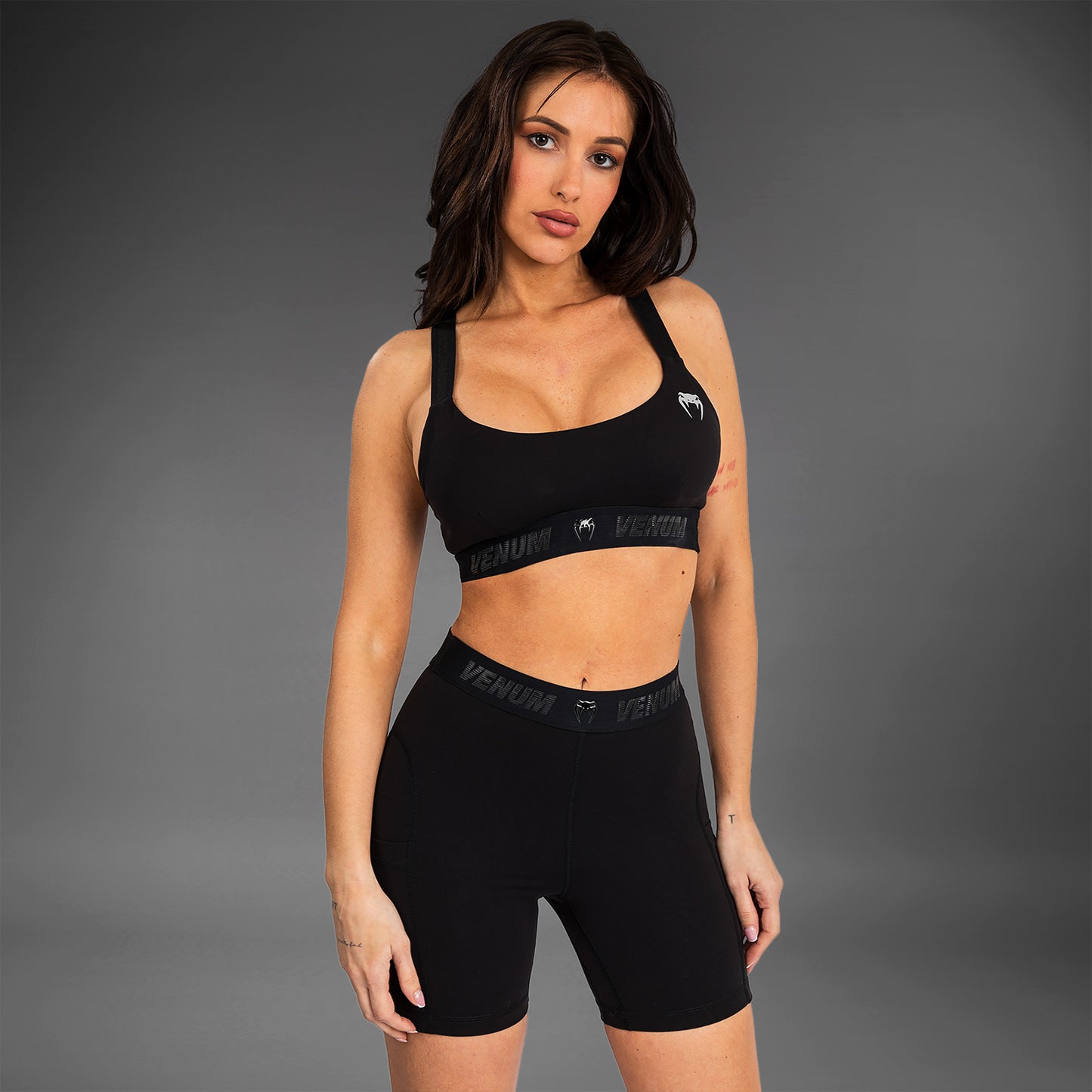 Venum Elevate 女性用スポーツブラ - ブラック