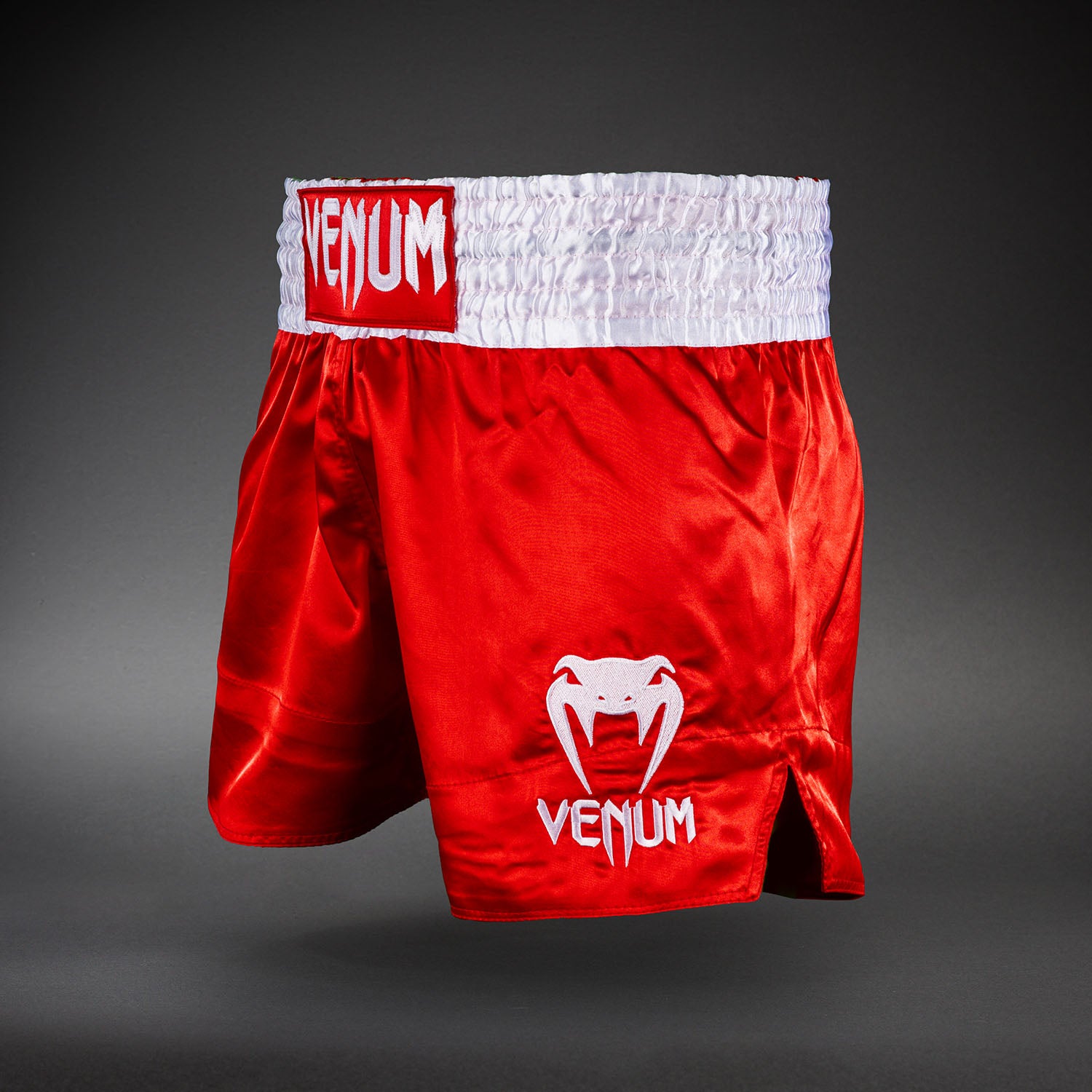 ムエタイショーツ レッドブルロゴ入り 8b8cdafc2fbbeeeca99335fd5f4d16
