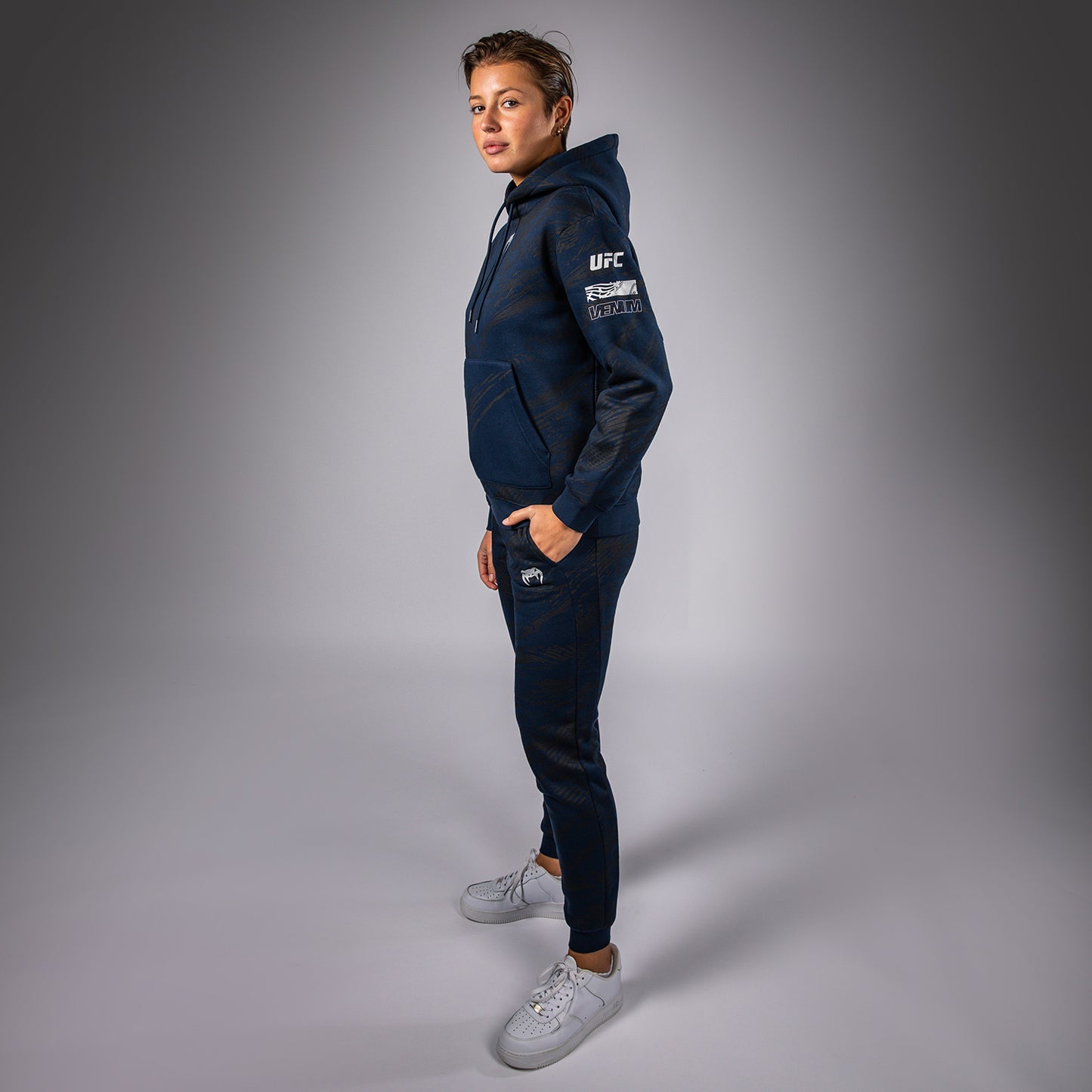 UFC Fusion by Venum Fight Week フード付きスウェットシャツ（女性用） - オーシャニックブルー