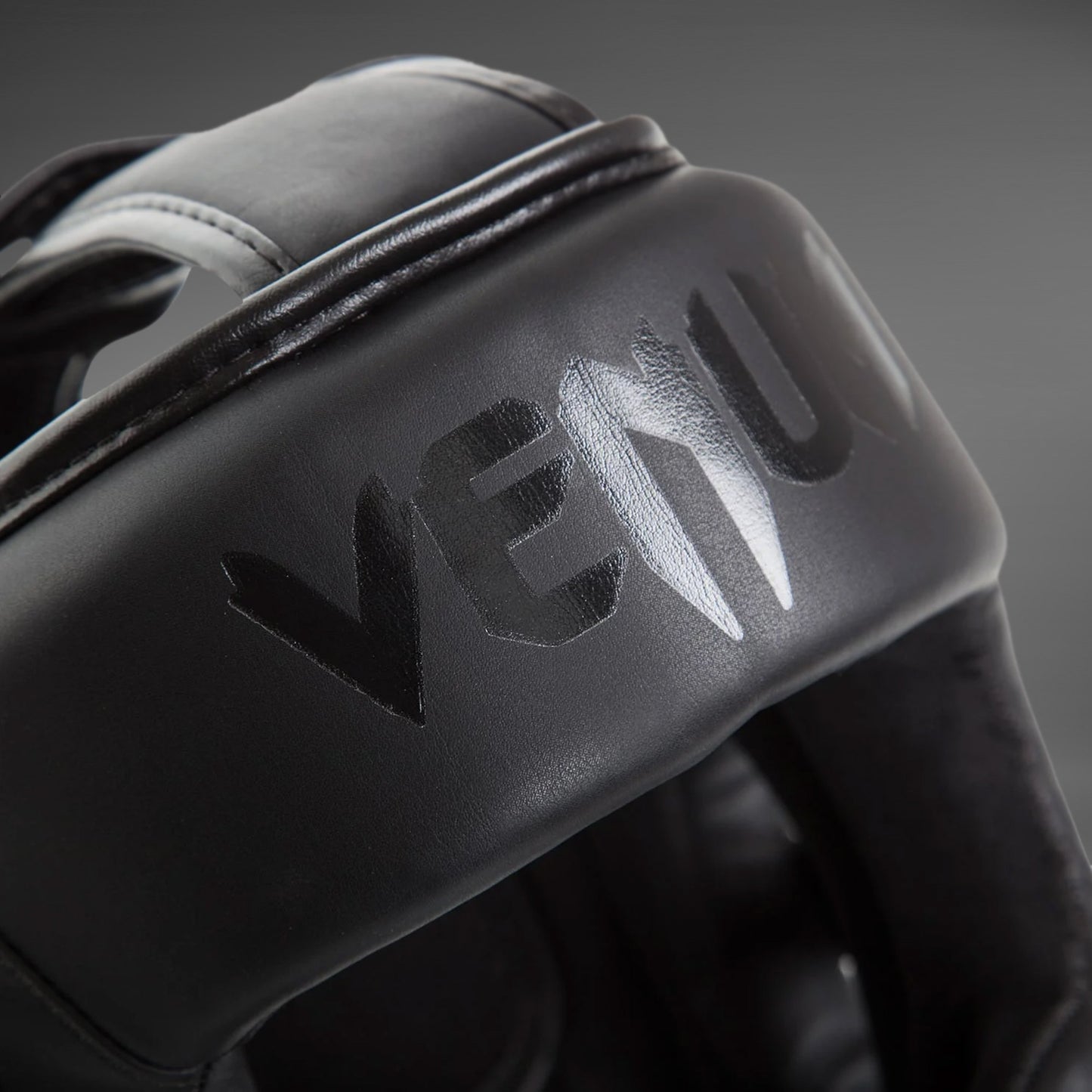 Venum Elite ヘッドギア：ブラック