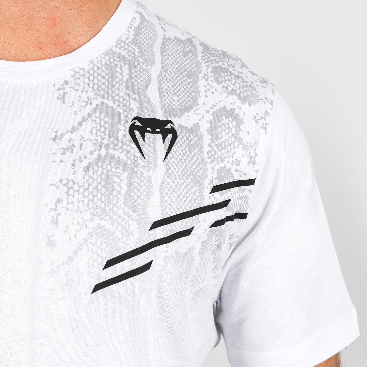 UFC Adrenaline by Venum Replica メンズ半袖Tシャツ - ホワイト
