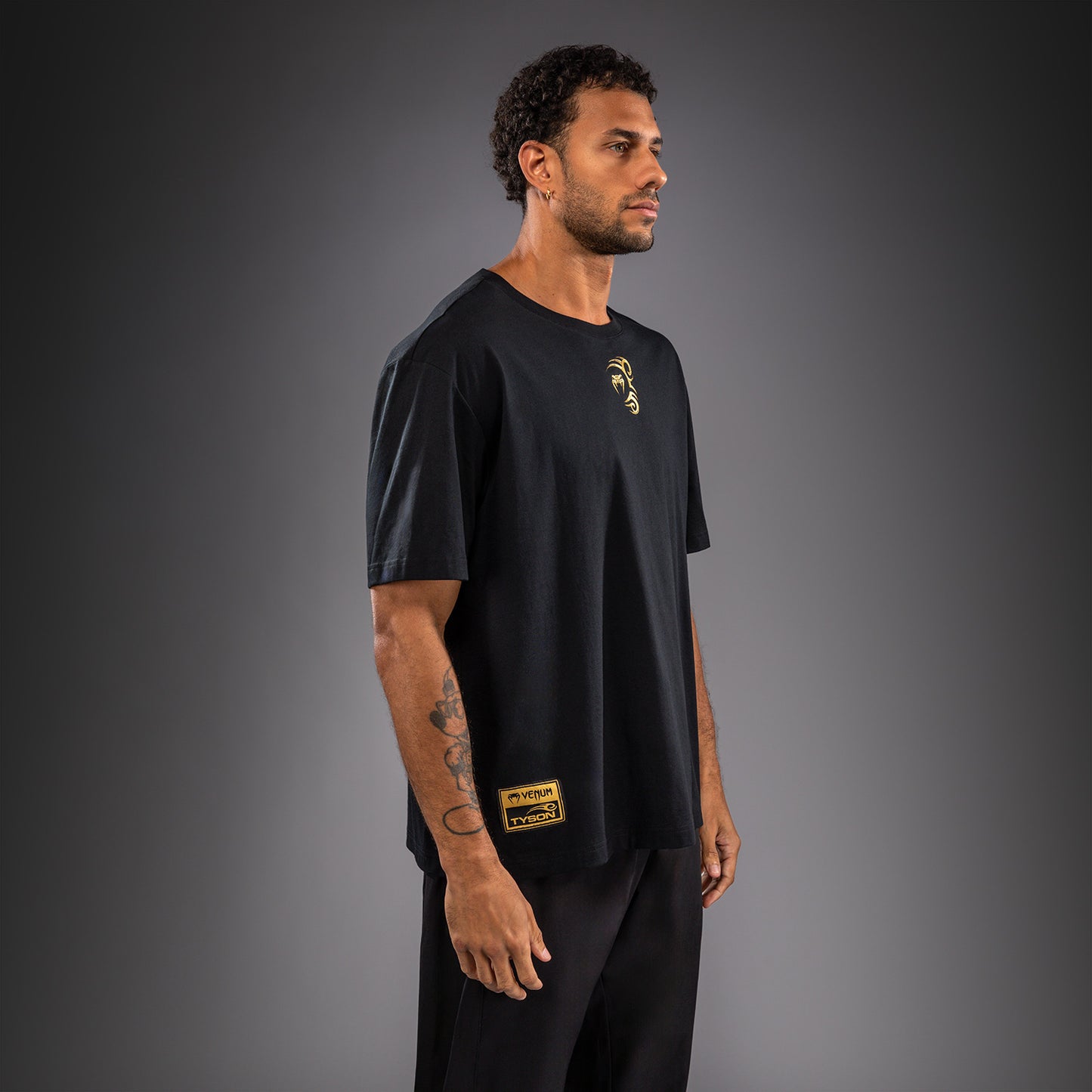 Venum x Mike Tyson Tiger Tシャツ - ブラック/ゴールド