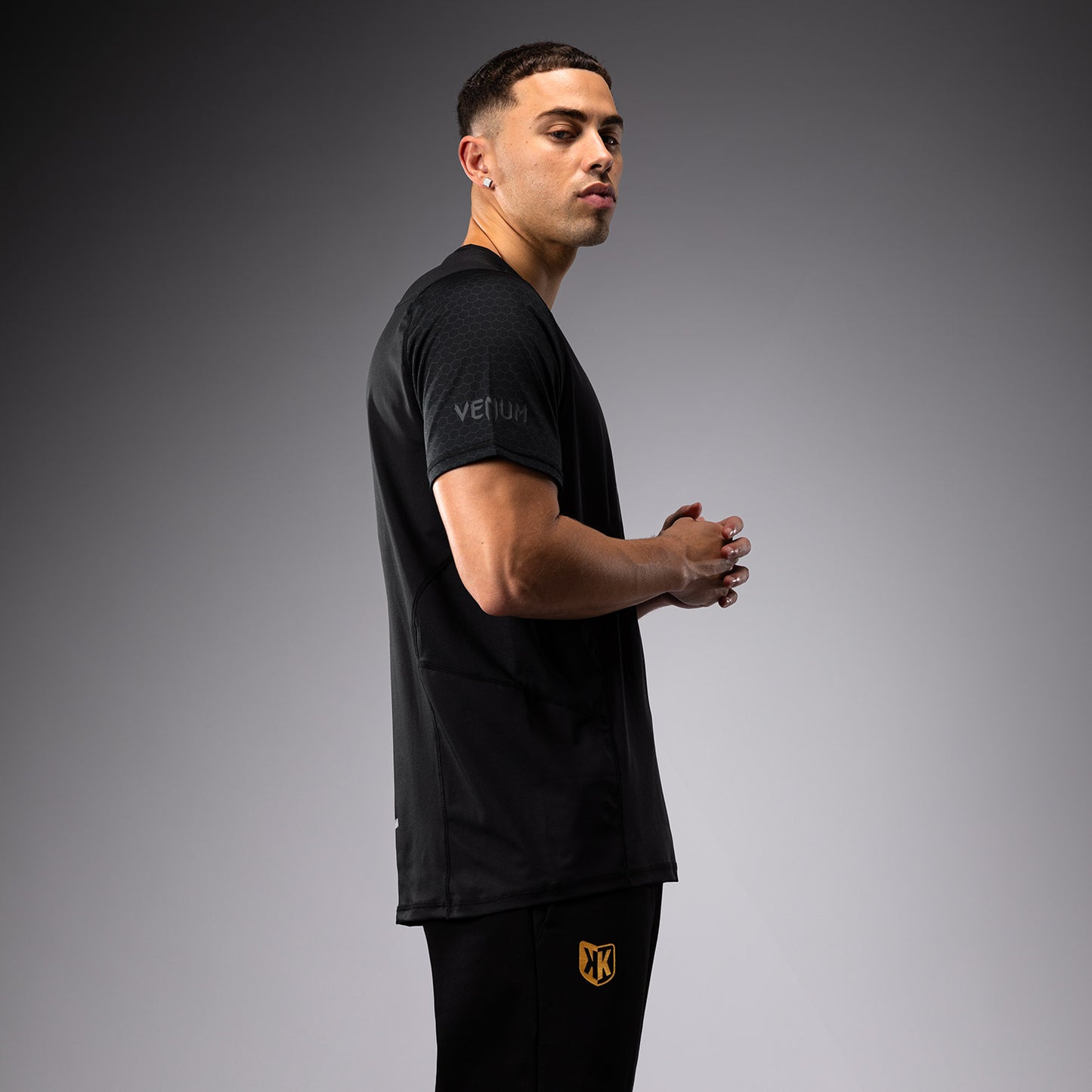 FK x Venum Hexagone MMA Tシャツ - ブラック/ゴールド