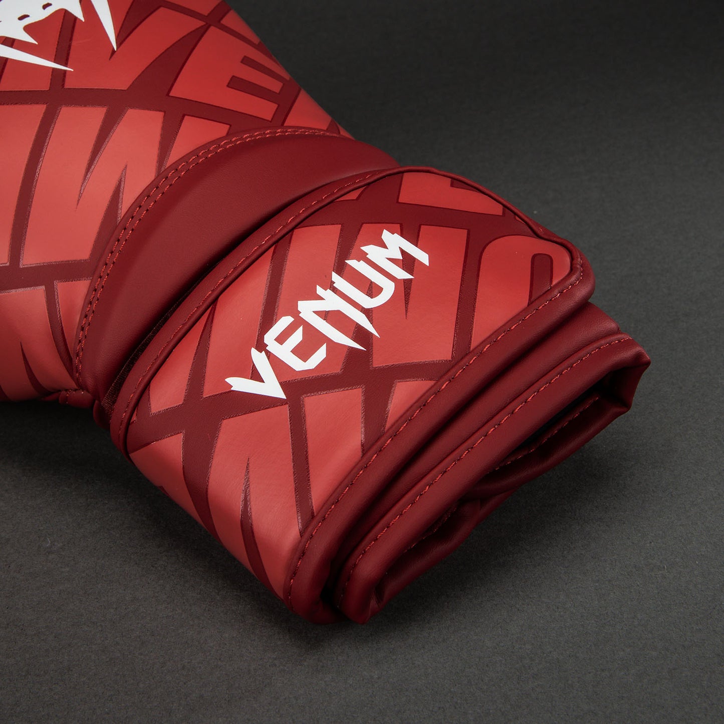 Venum Contender 1.5 XT 3D ボクシンググローブ – チェリーレッド/ホワイト