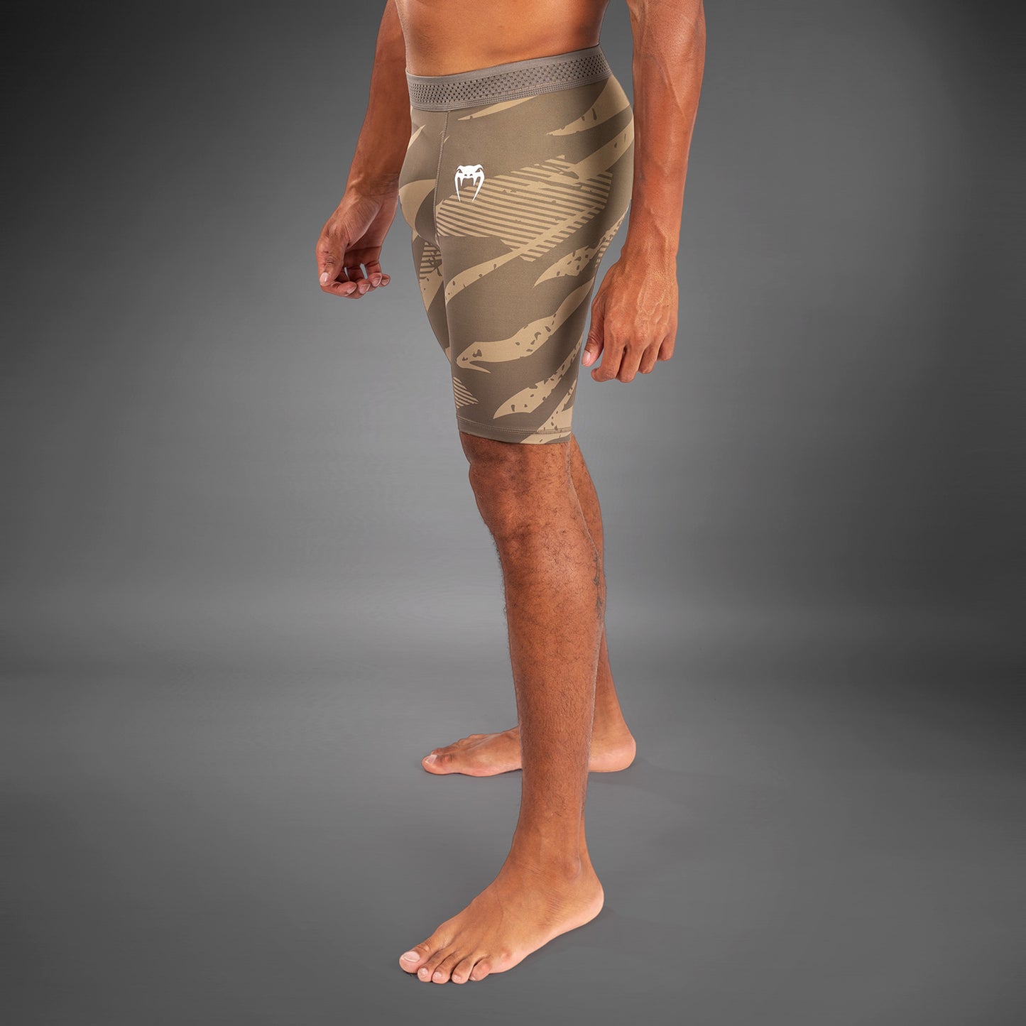 UFC Adrenaline By Venum Fight Week メンズベールチュドショート - Desert Camo