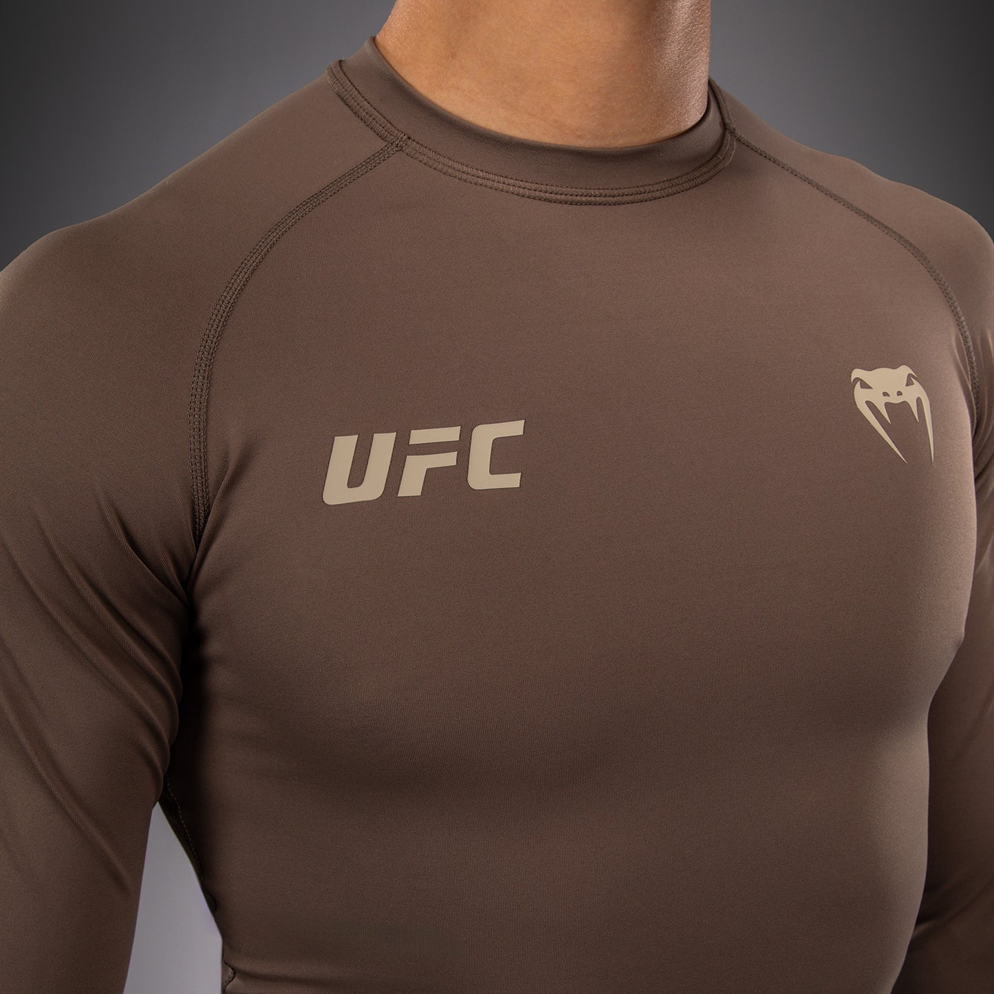 Venum UFC Unity by Venum Authentic Fight Week メンズ テクニカル 長袖ラッシュガード - ブラウン