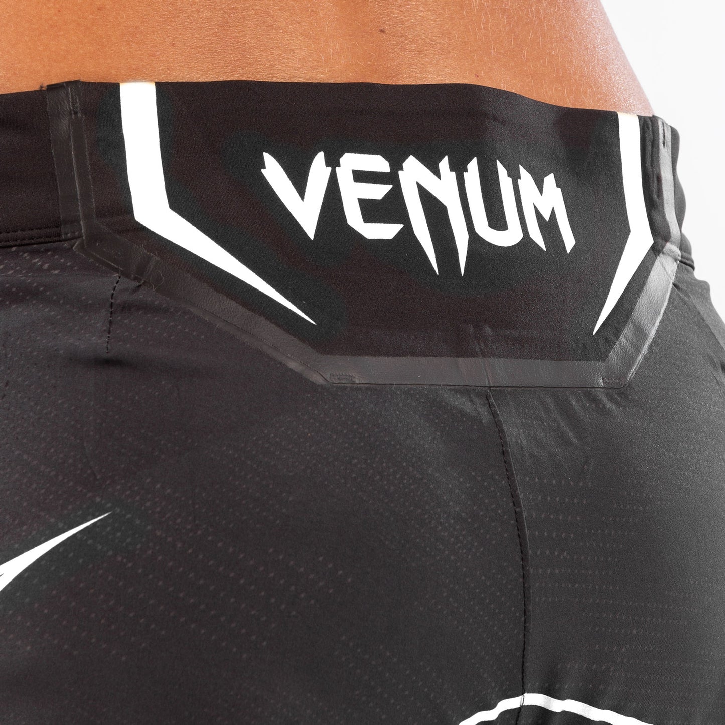 UFC VENUM本物のファイトナイトウィメンズショート-ロングフィット - 黒