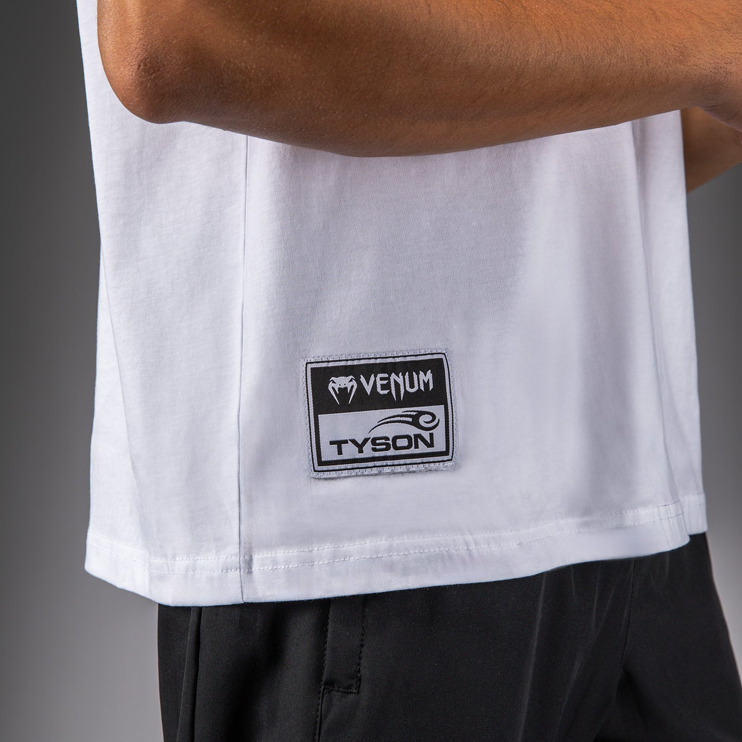 Venum x Mike Tyson: Tiger Tシャツ - オプティカルホワイト