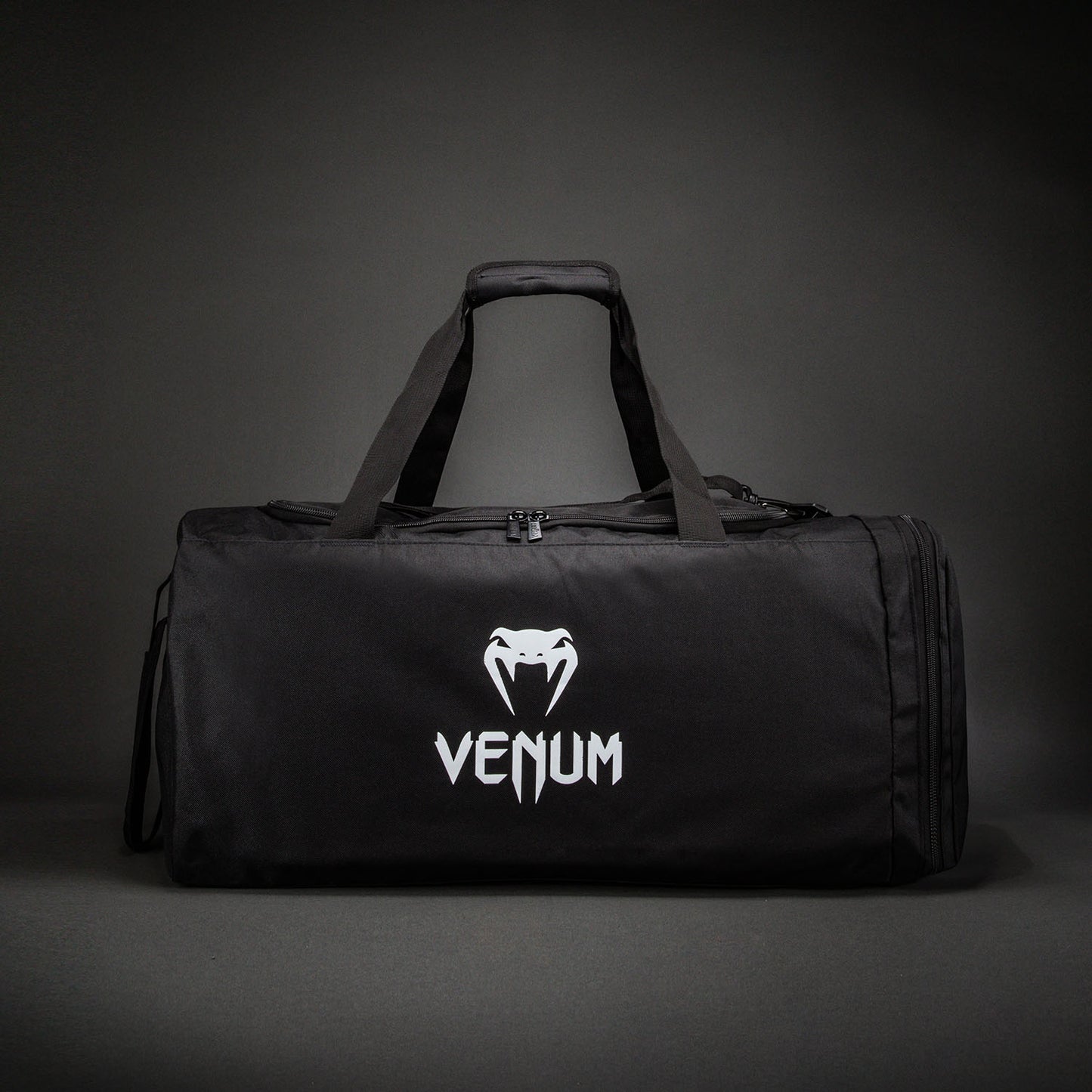 Venum Essential スポーツバッグ（61L） – ブラック