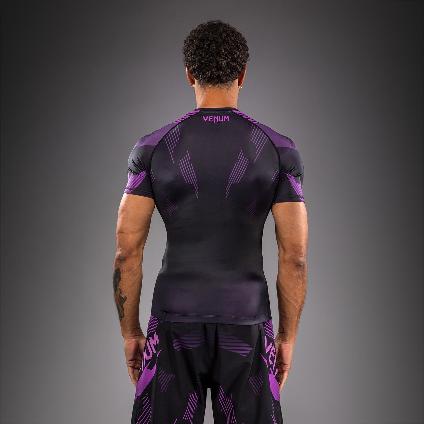 Venum No-Gi 6.0 半袖ラッシュガード - ブラック/パープル