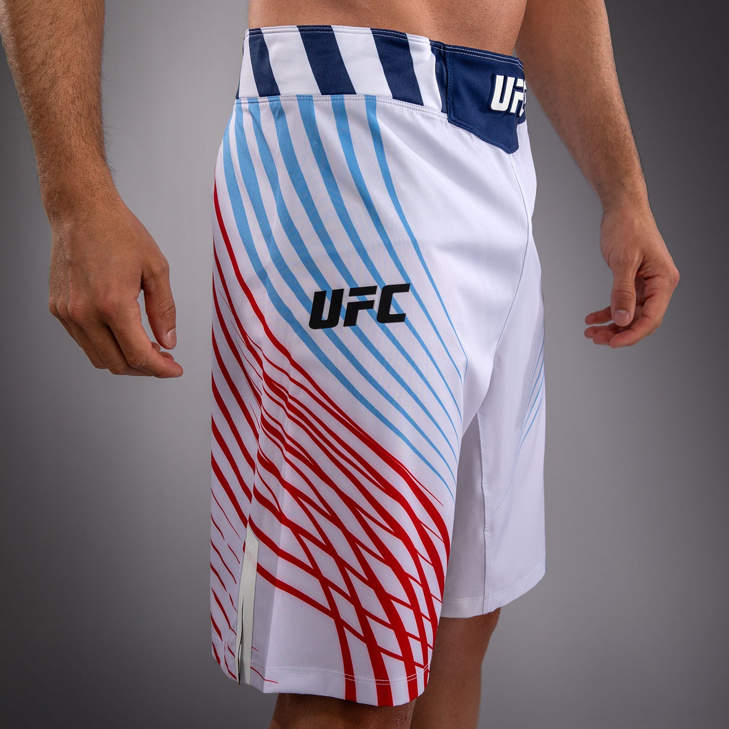 UFC Freedom 250 by Venum メンズ Custom Authentic Fight Night ファイトショーツ ロングフィット - ホワイト
