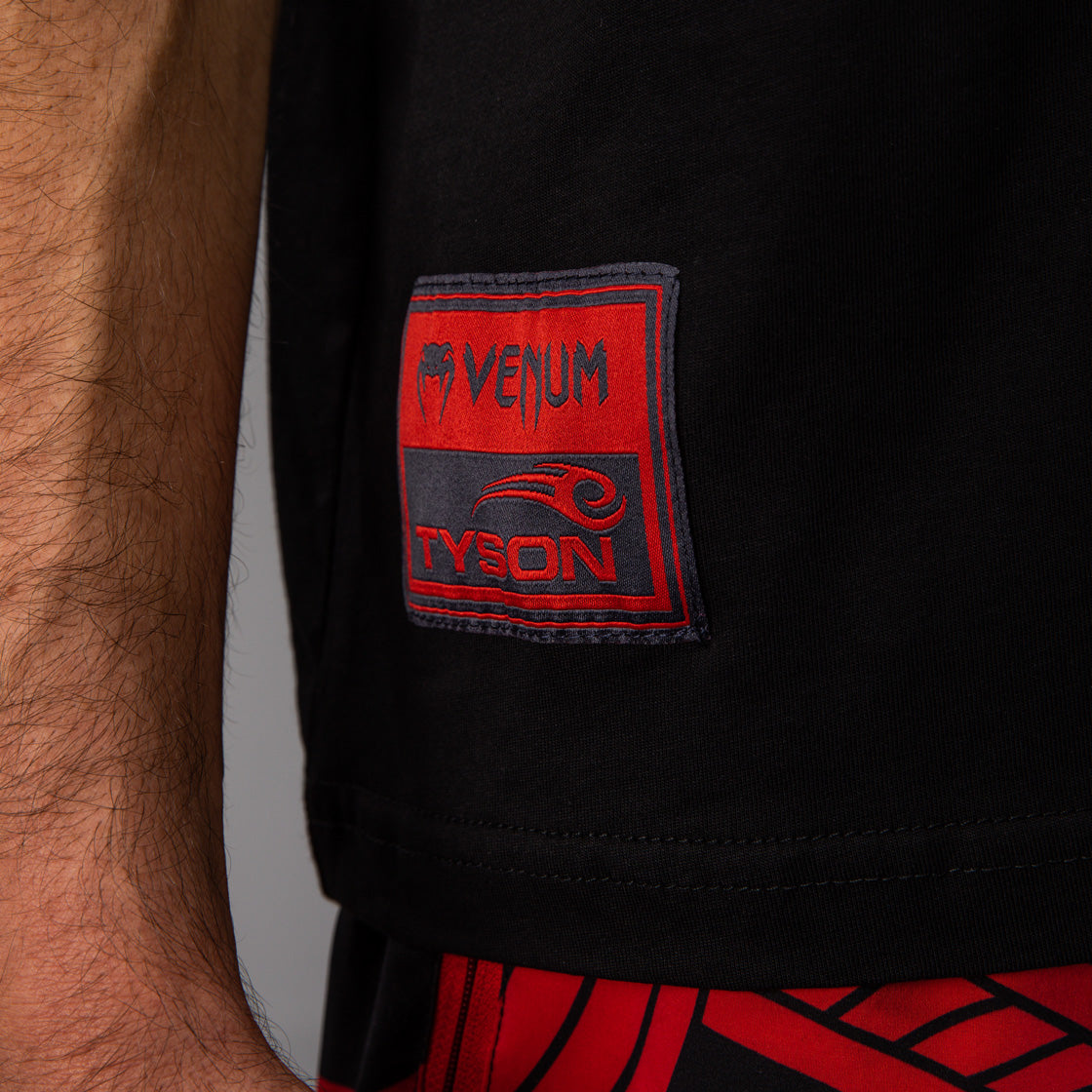 Venum x Mike Tyson: Tiger Tシャツ - ディープブラック
