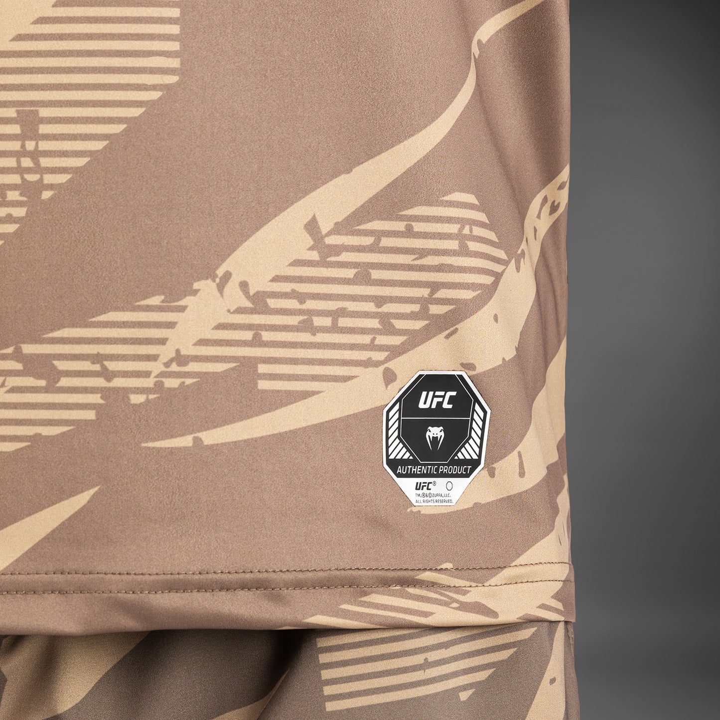 UFC Adrenaline By Venum Fight Week メンズ・ドライ・テックTシャツ - Desert Camo