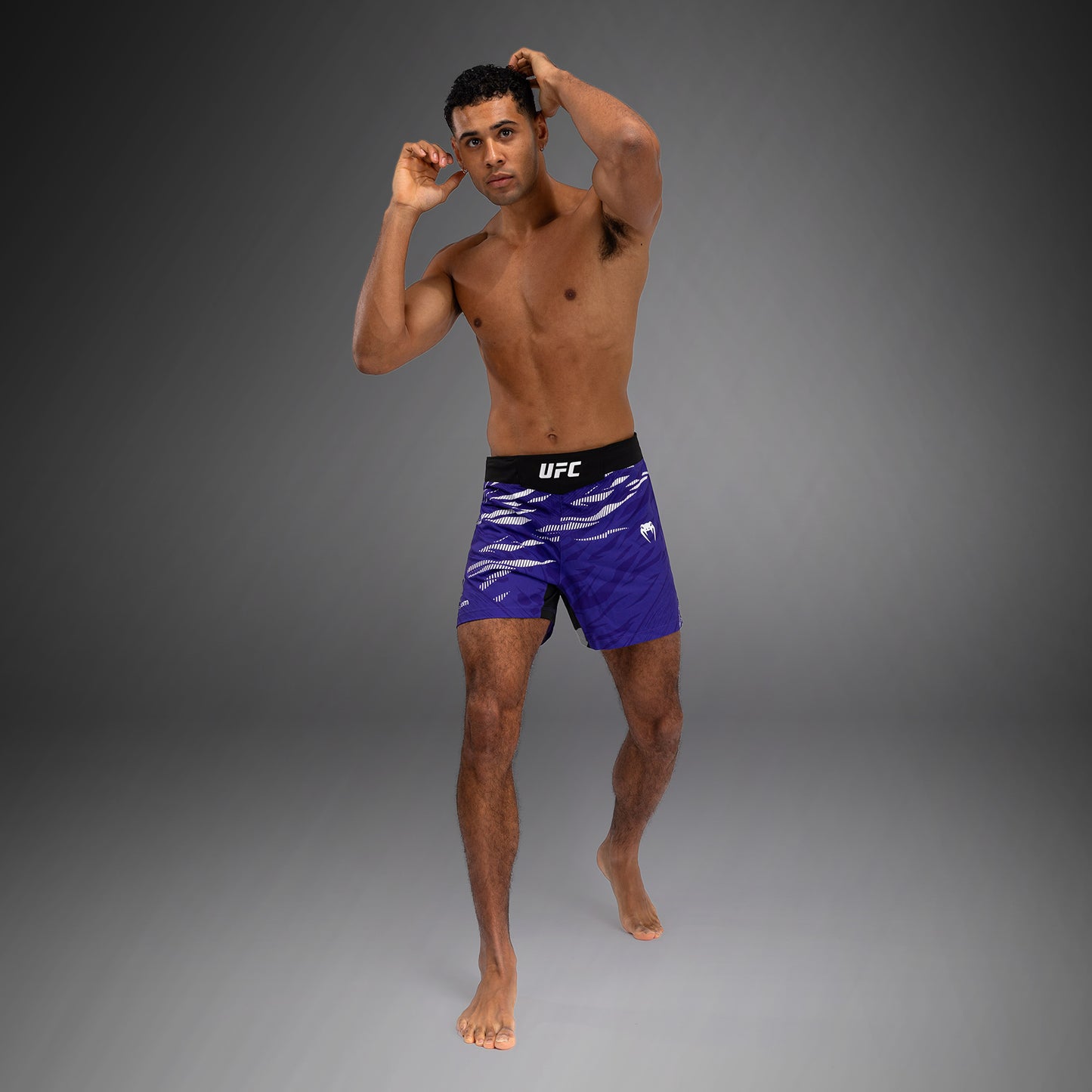 UFC Fusion by Venum Authentic Fight Night レスリングショーツ（男性用、フィットコルト） - パープル