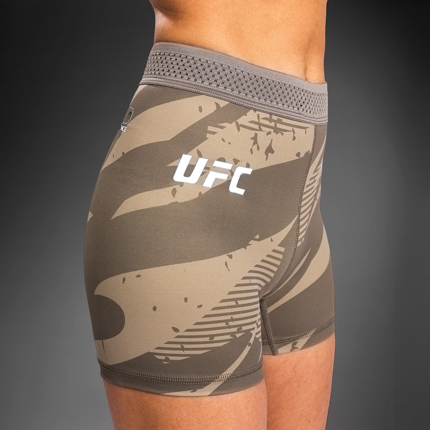 UFC Adrenaline By Venum Fight Week - 女性のバレトゥードショート - Desert Camo