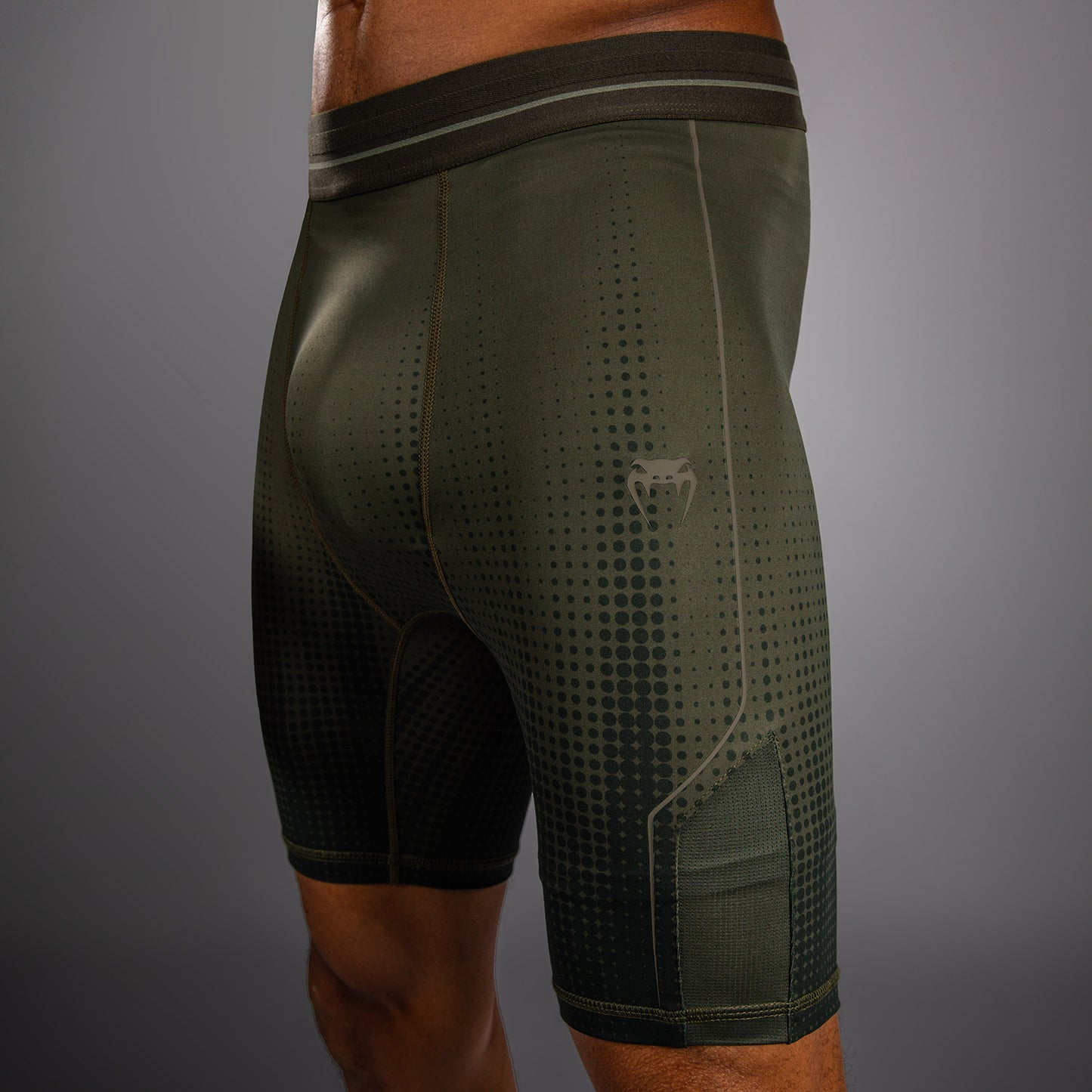 Venum Stealth Vale Tudo コンプレッションショーツ – カーキ/ダークグリーン