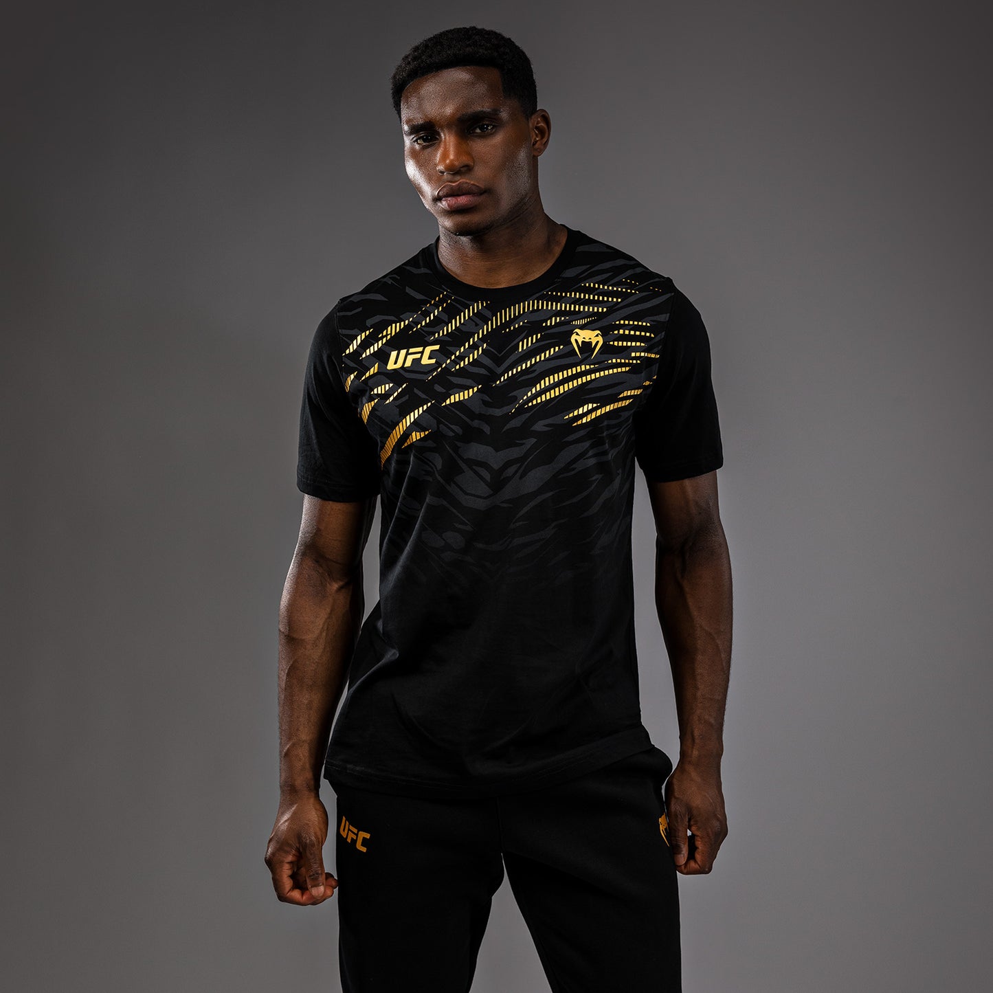 UFC Fusion by Venum Replica ショートスリーブTシャツ（男性用） - チャンピオン