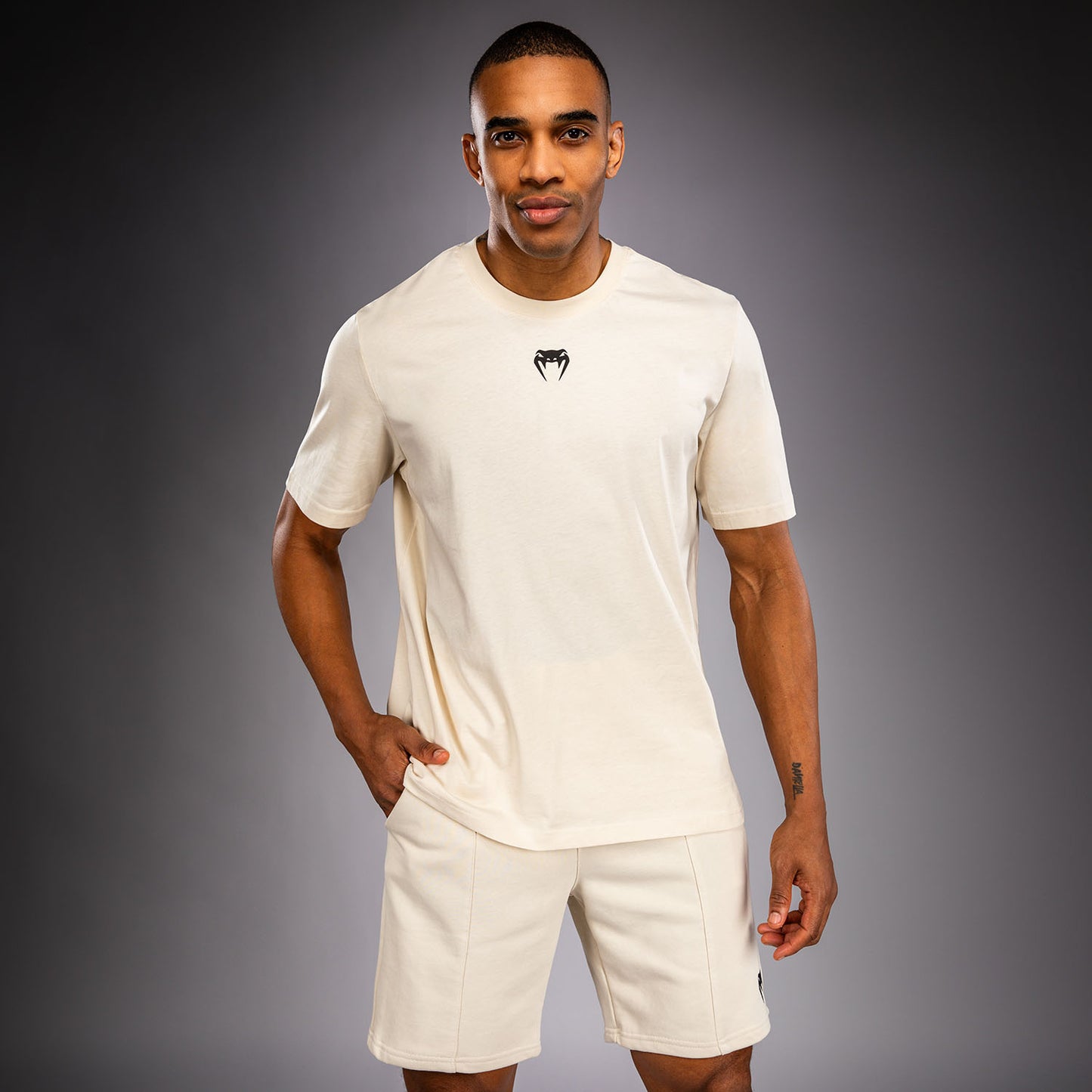 Venum Naga Tシャツ – オフホワイト