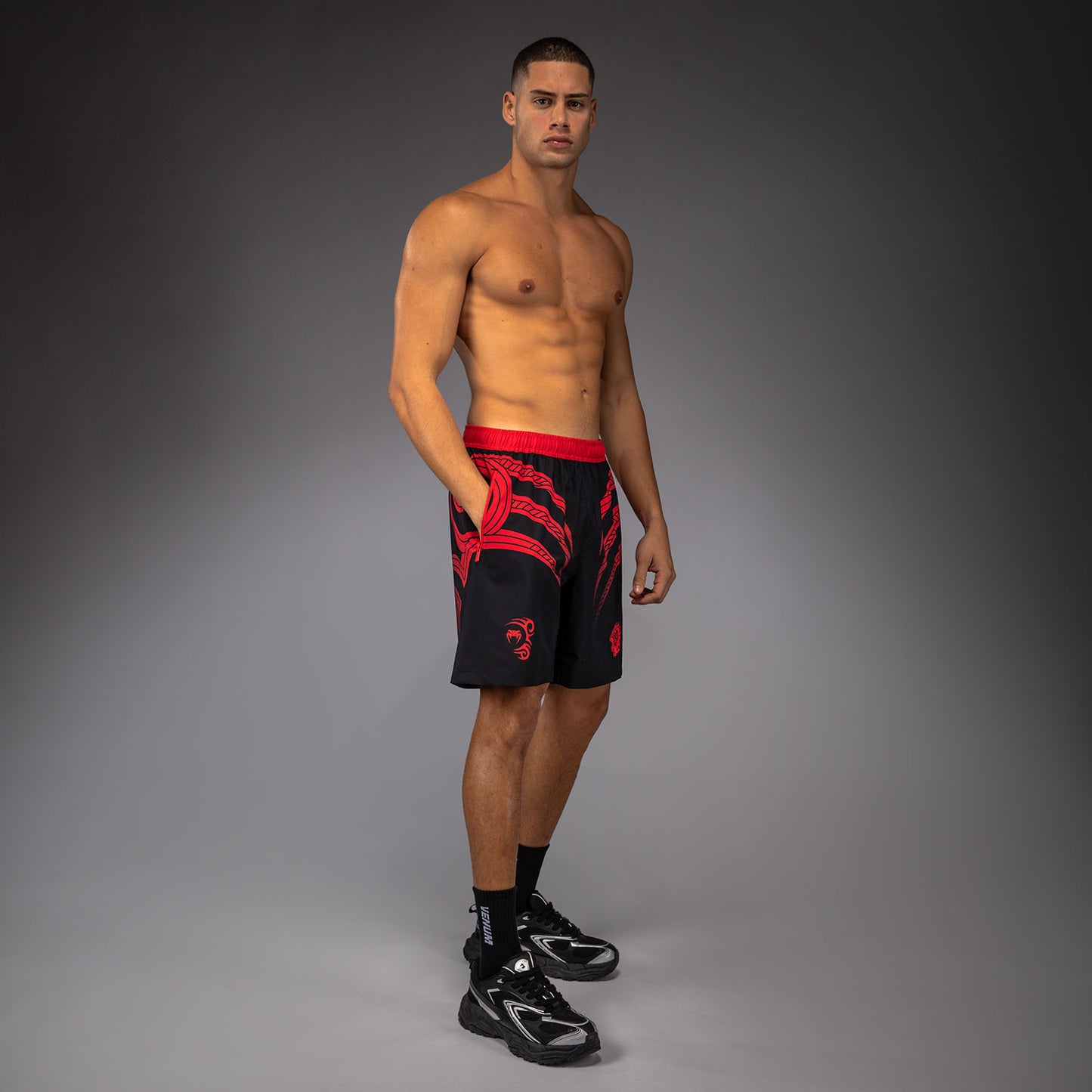 Venum x Mike Tyson Tiger Training ショーツ - ディープブラック/インテンスレッド