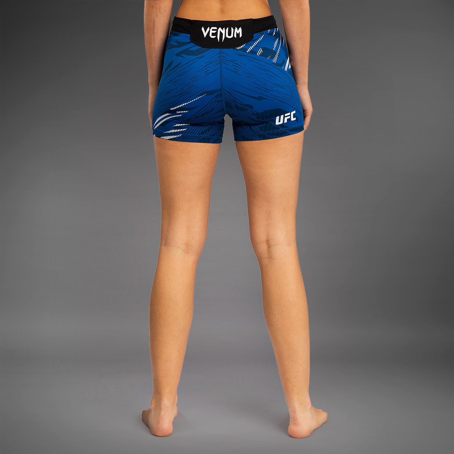 UFC Fusion by Venum Authentic Fight Night ヴァレトゥードショーツ（女性用、フィットコルト） - ブルー