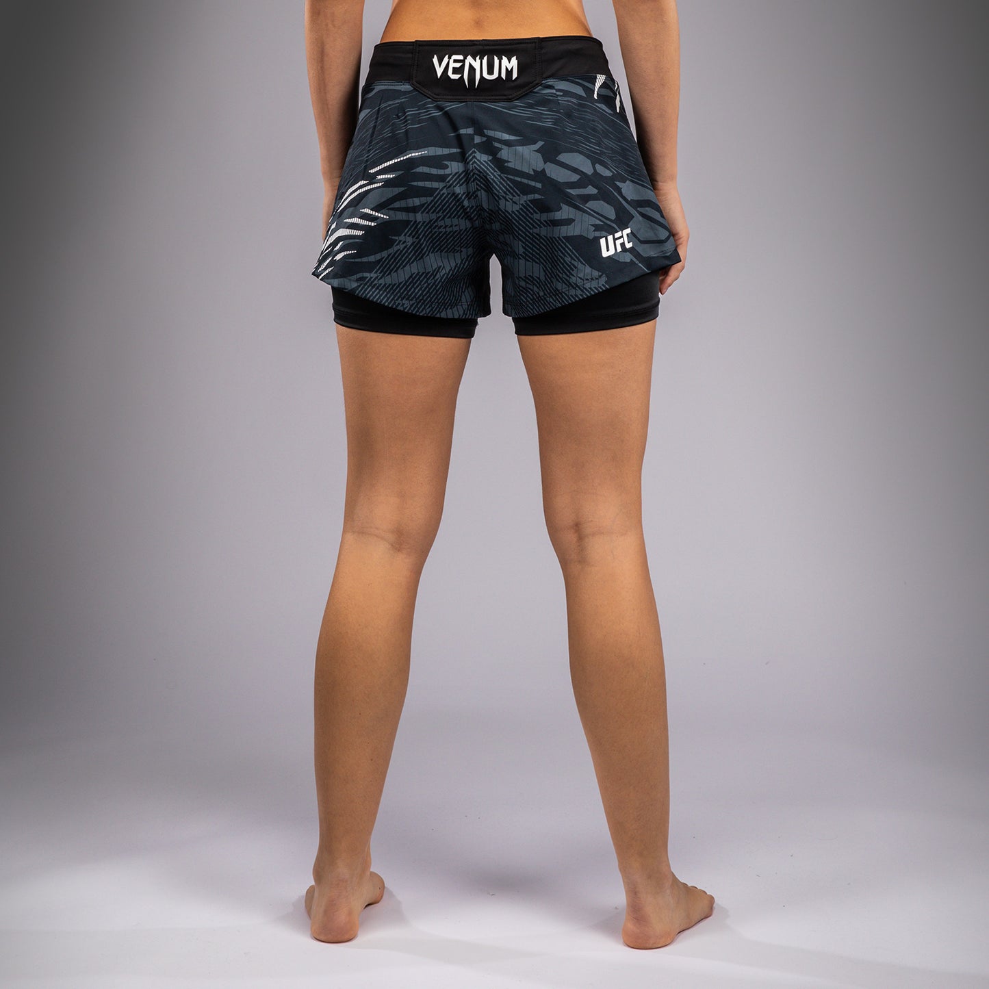 UFC Fusion by Venum Authentic Fight Night レスリングショーツ（女性用） - ブラック