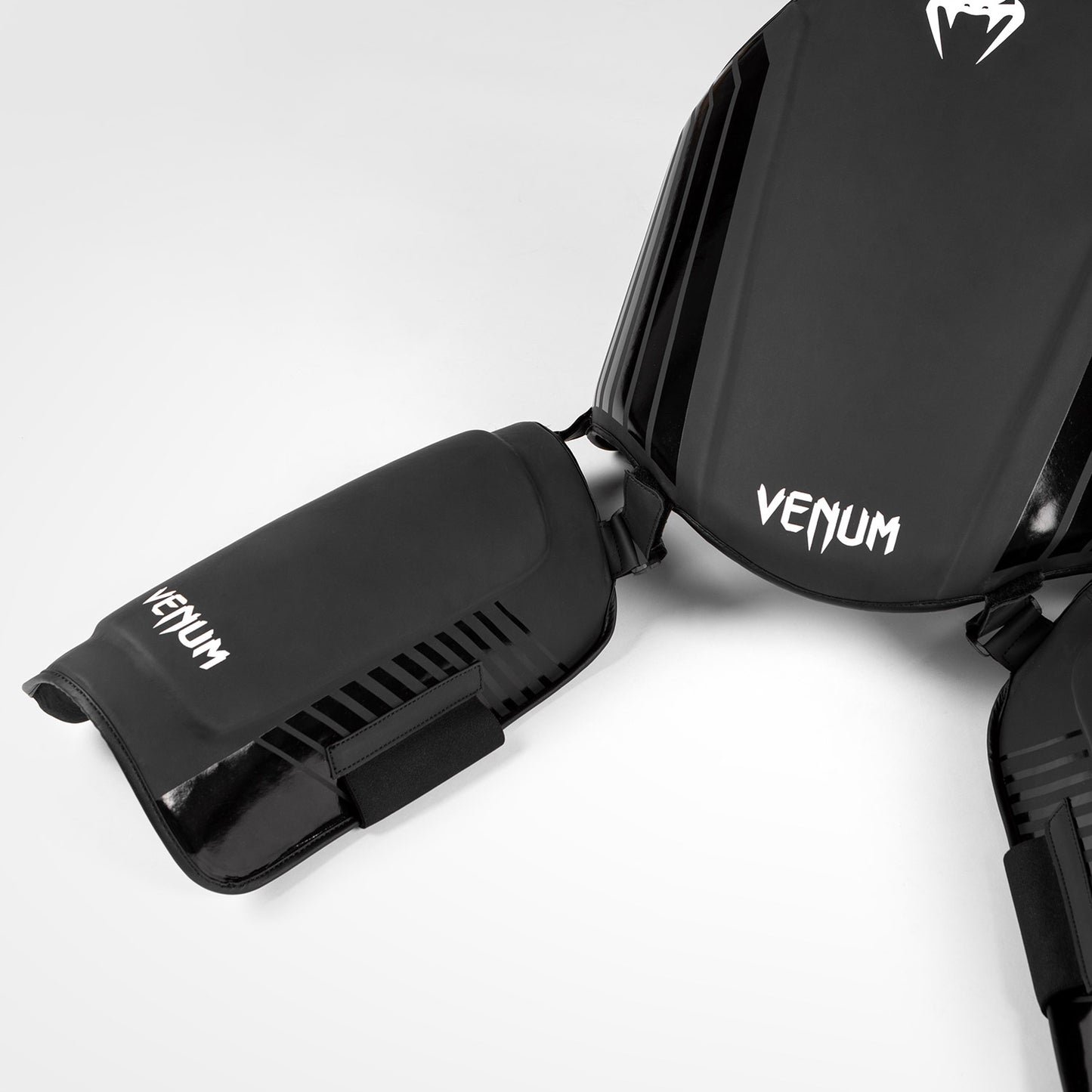 Venum Challenger ベリー＆レッグプロテクター - ブラック/ホワイト