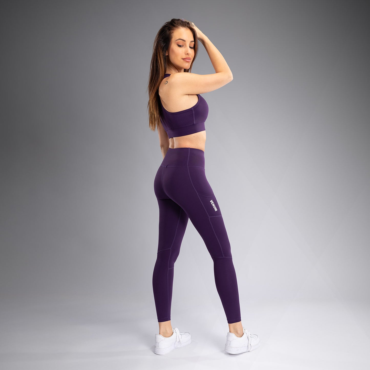 Venum Essential Women’s Medium Impact スポーツブラ - ダークパープル