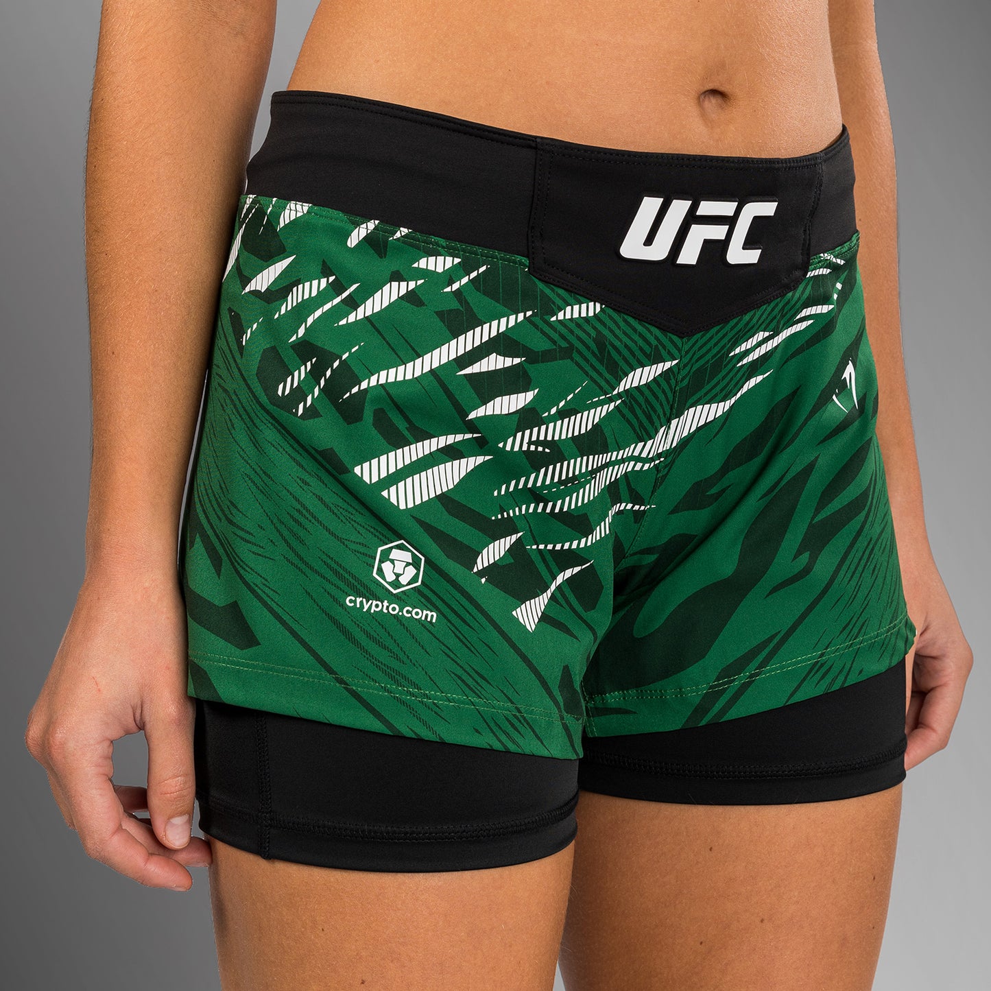 UFC Fusion by Venum Authentic Fight Night レスリングショーツ（女性用） - グリーン