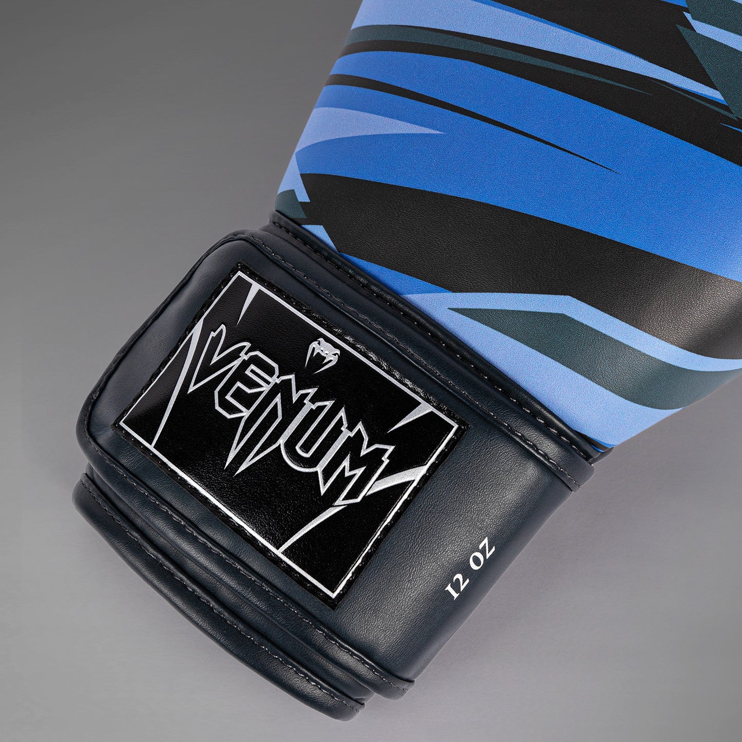 Venum Abyss ボクシンググローブ-シャドウブルー