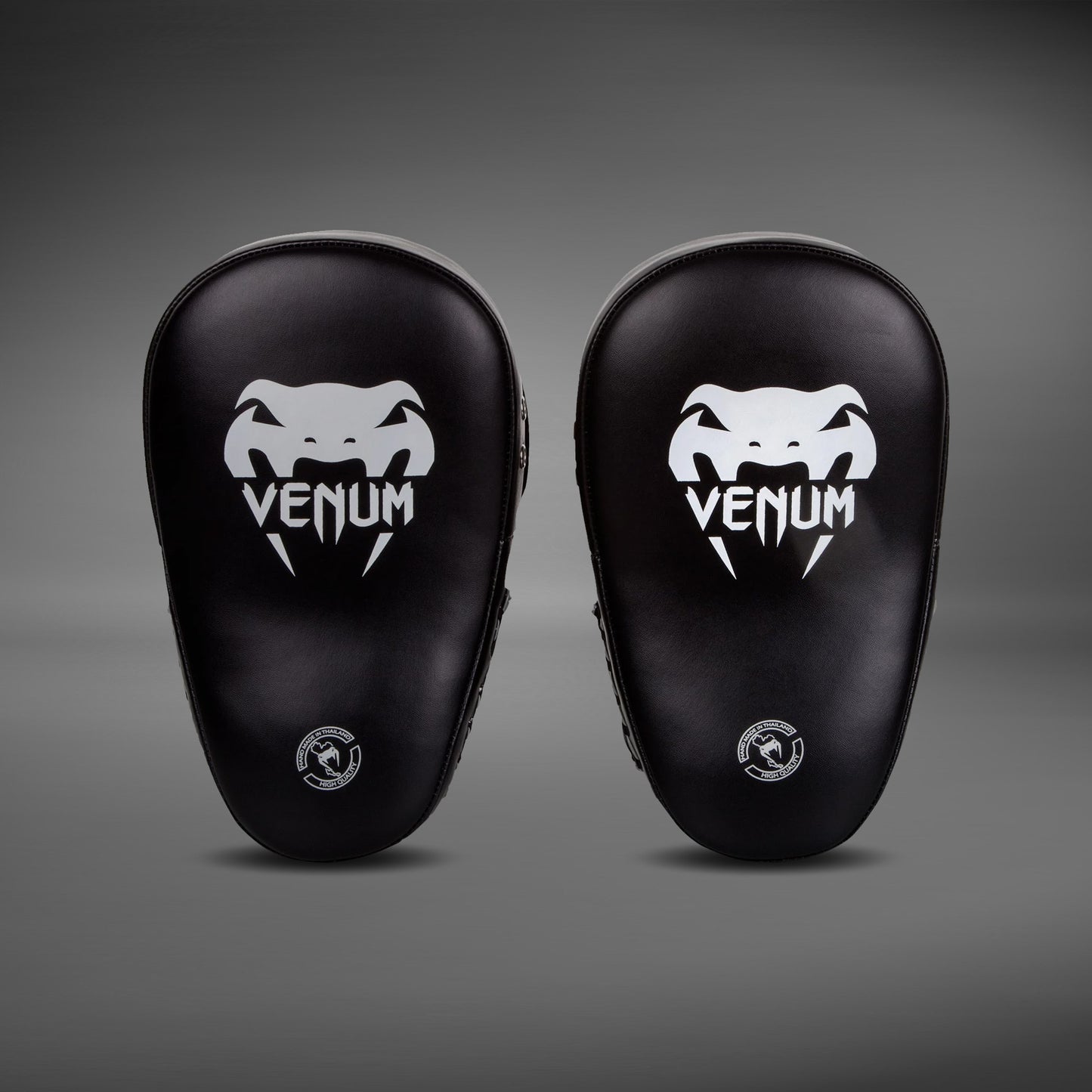 Venum Elite Big Focus ミット：ブラック/ワイト