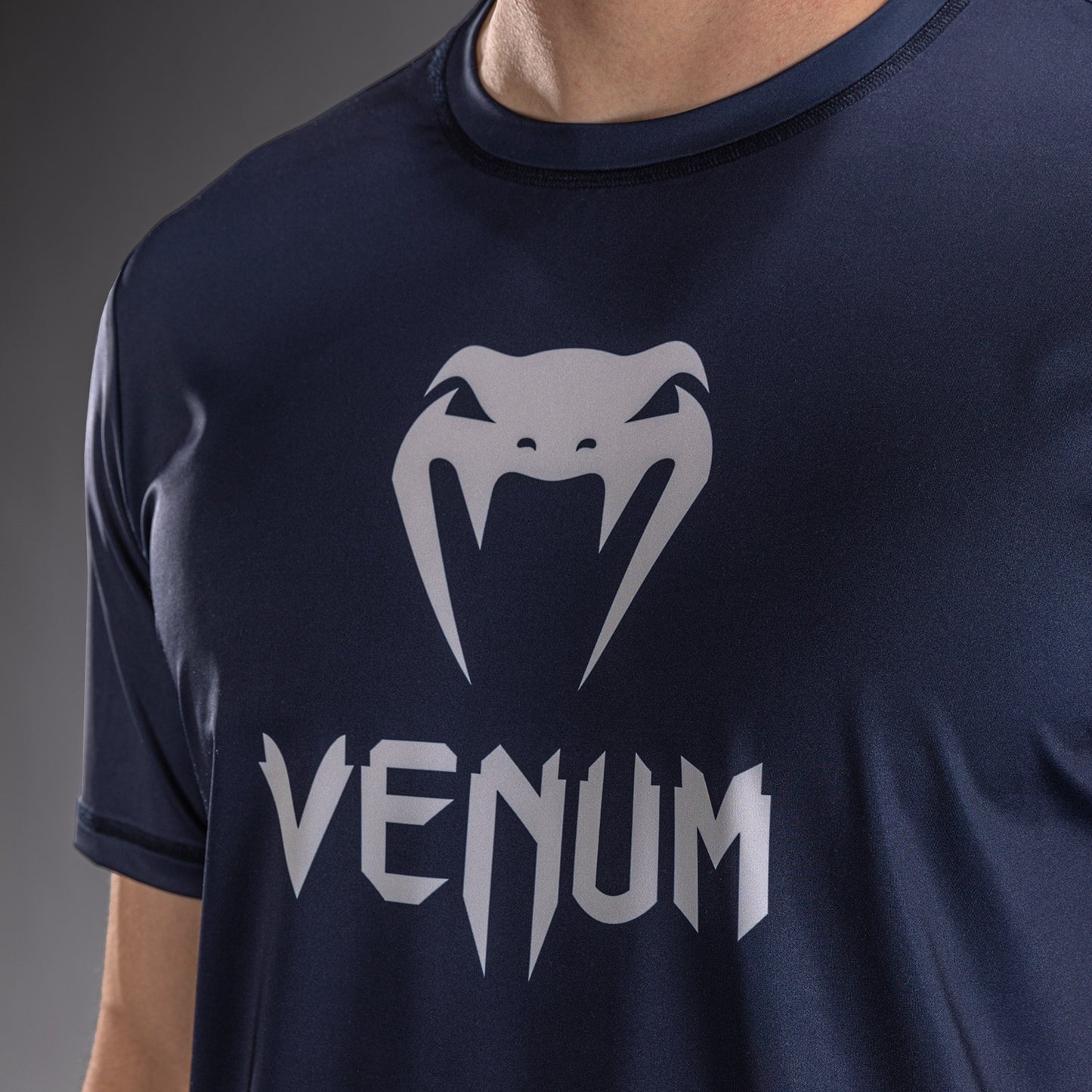 Venum Classic Dry Tech Tシャツ - ネイビーブルー/ホワイト