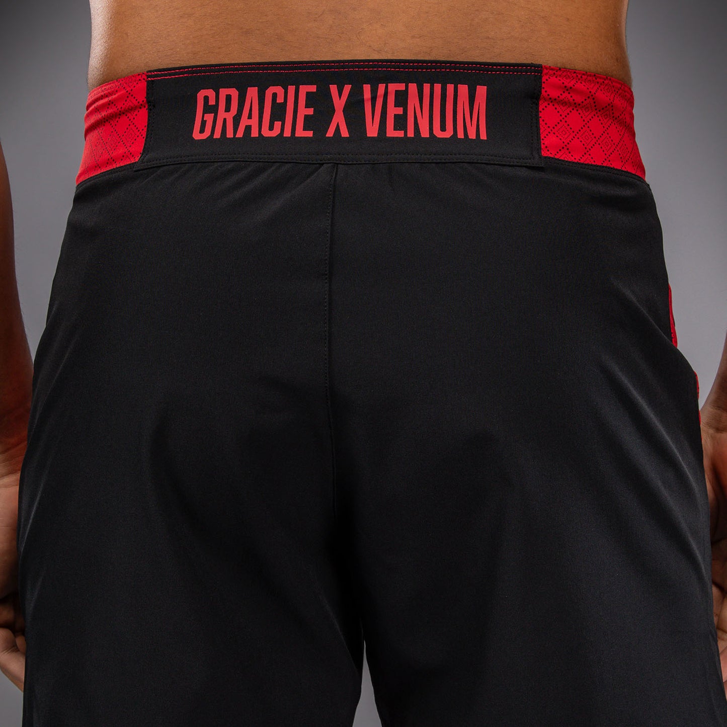 Venum x Roger Gracie Signature ファイトショーツ - ブラック/レッド