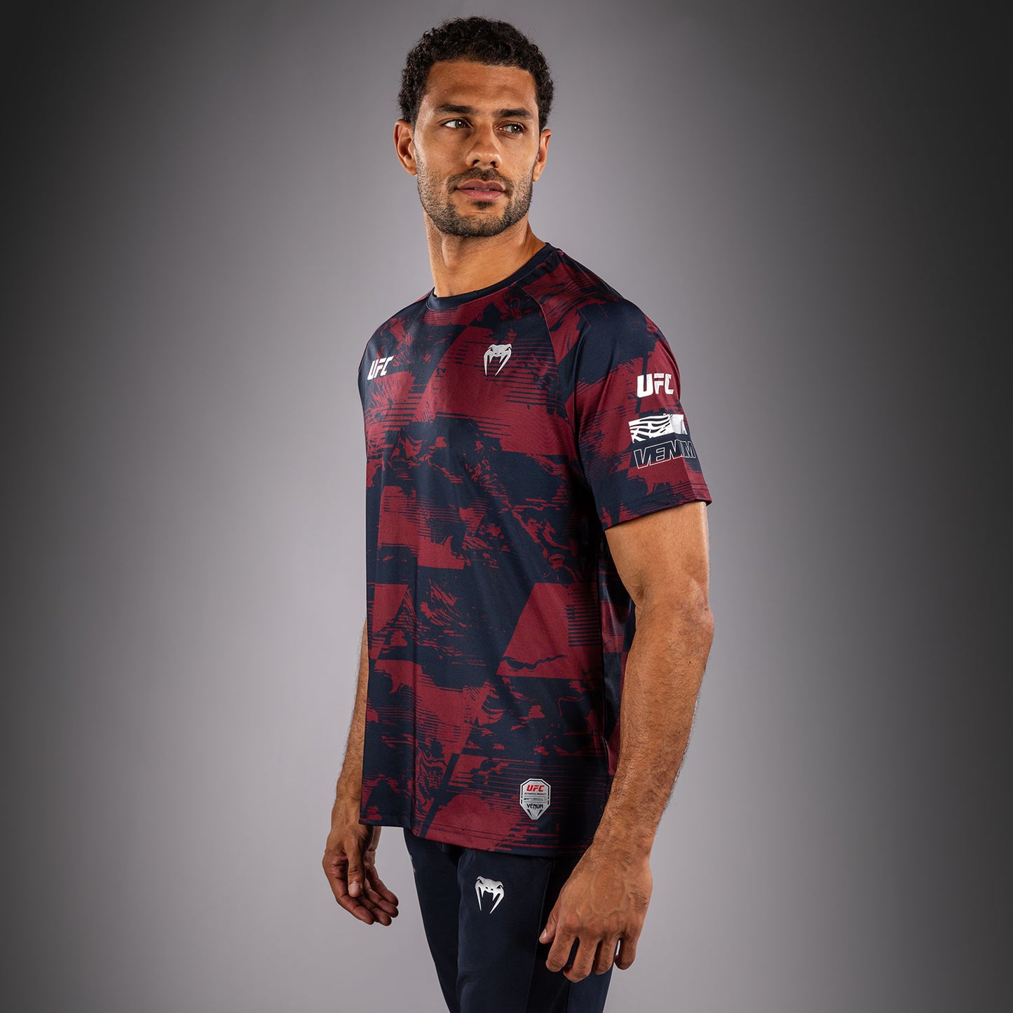 UFC Zenith by Venum Authentic Fight Week パフォーマンス半袖Tシャツ メンズ - ネイビーブルー/バーガンディ/シルバー