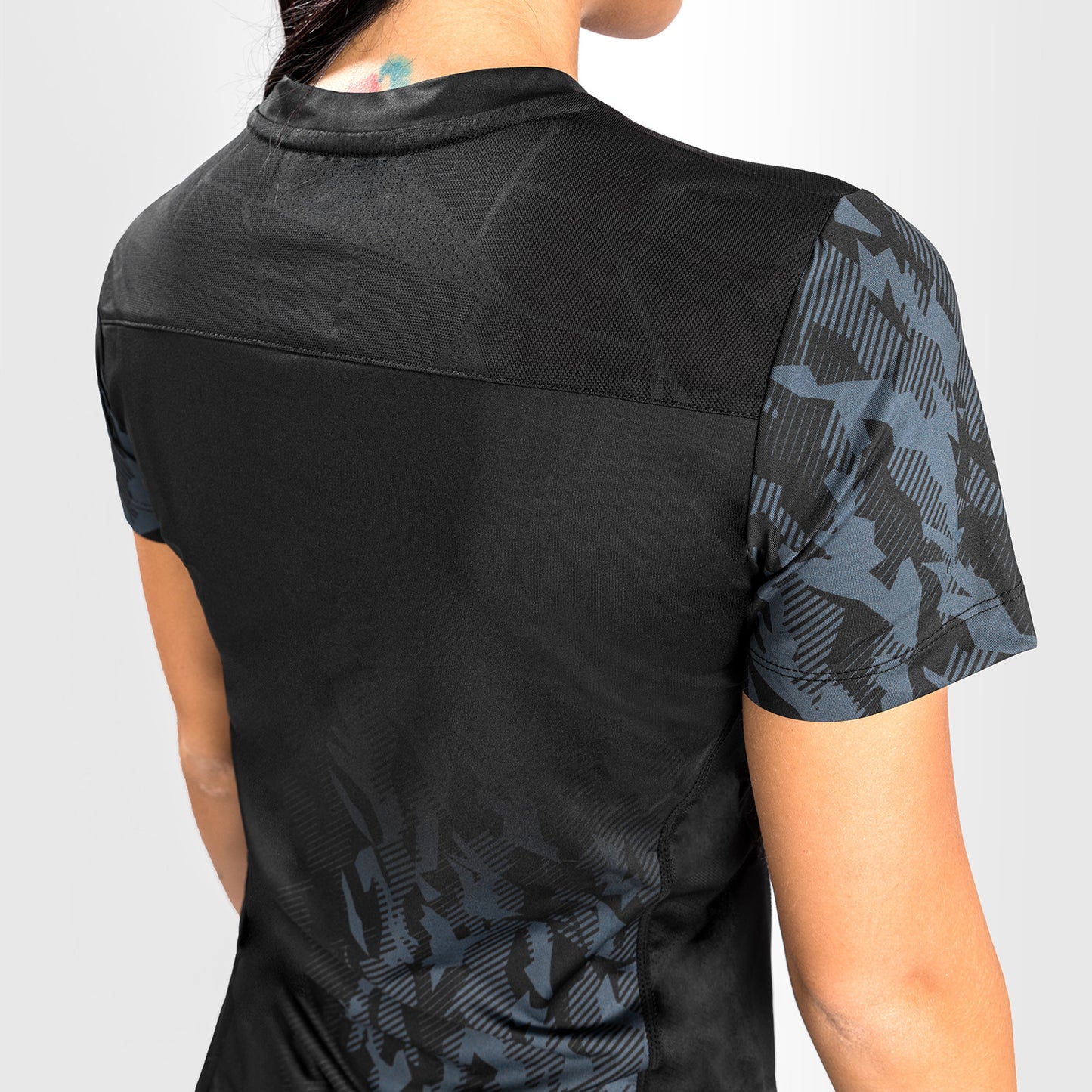 Venum UFC Authentic Fight Week ウィメンズ パフォーマンス 半袖Tシャツ – ブラック