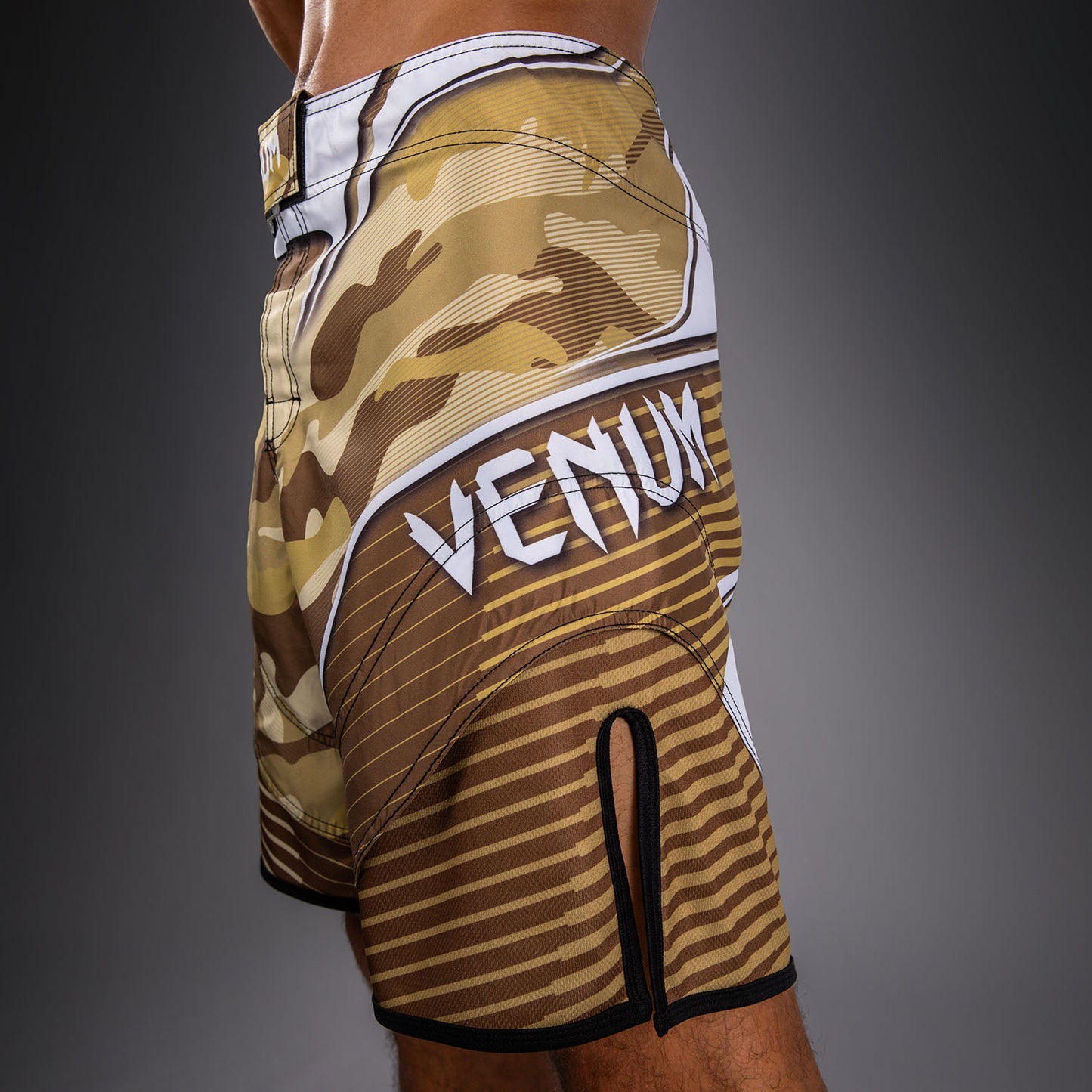Venum Camo Hero ファイトショーツ - ライトベージュ/ブラウン