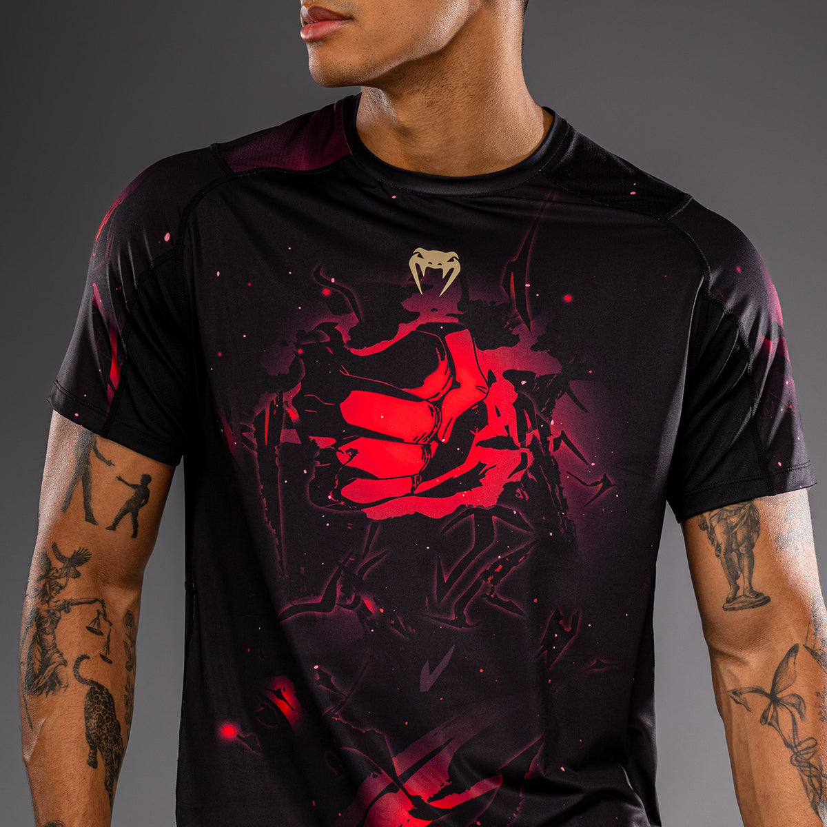 Jujutsu Kaisen x Venum Itadori ドライテックTシャツ – ブラック/レッド