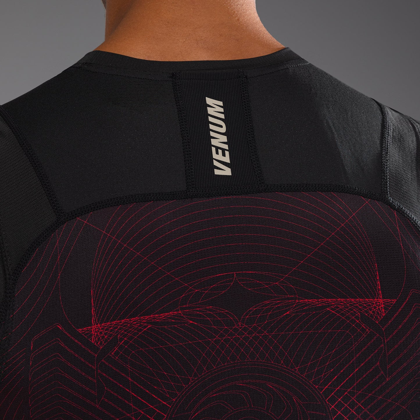 Venum G-Fit Air ノースリーブラッシュガード メンズ - ディープブラック/ファイヤーレッド