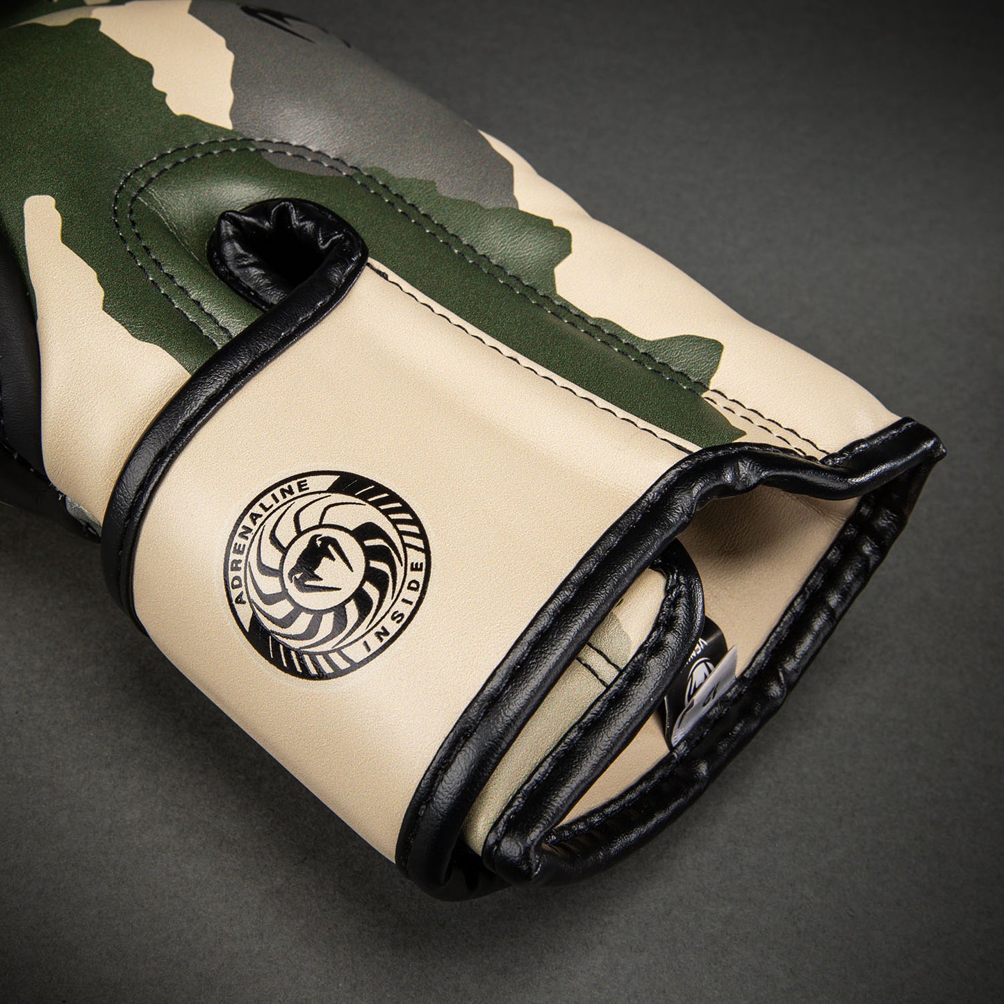 Venum Elite カモ ボクシンググローブ - カーキ/オフホワイト