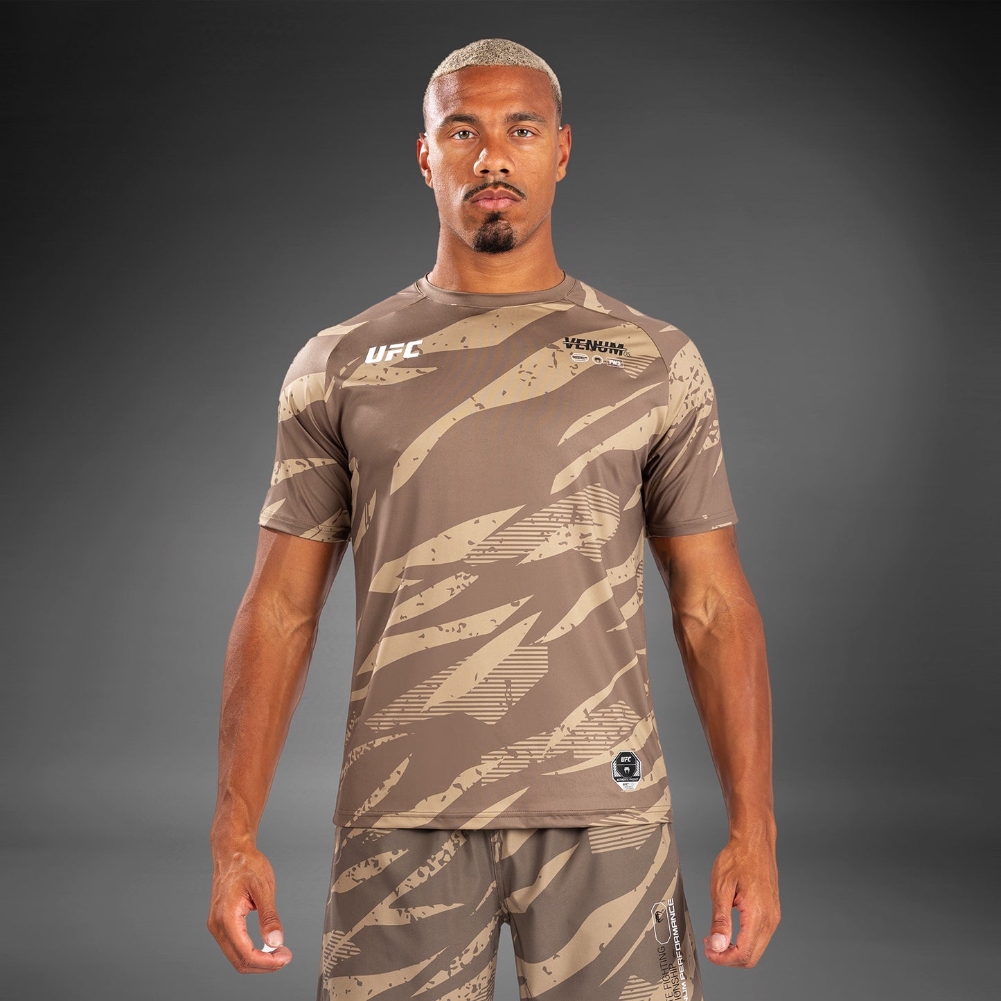 UFC Adrenaline By Venum Fight Week メンズ・ドライ・テックTシャツ - Desert Camo
